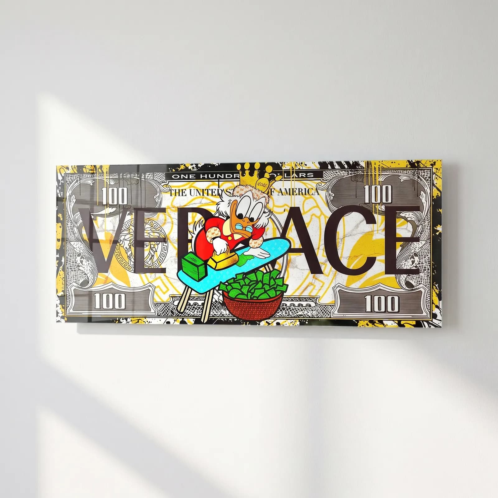 Versace Desenli Scrooge Dolar cam tablo — sağ açıdan görünüm