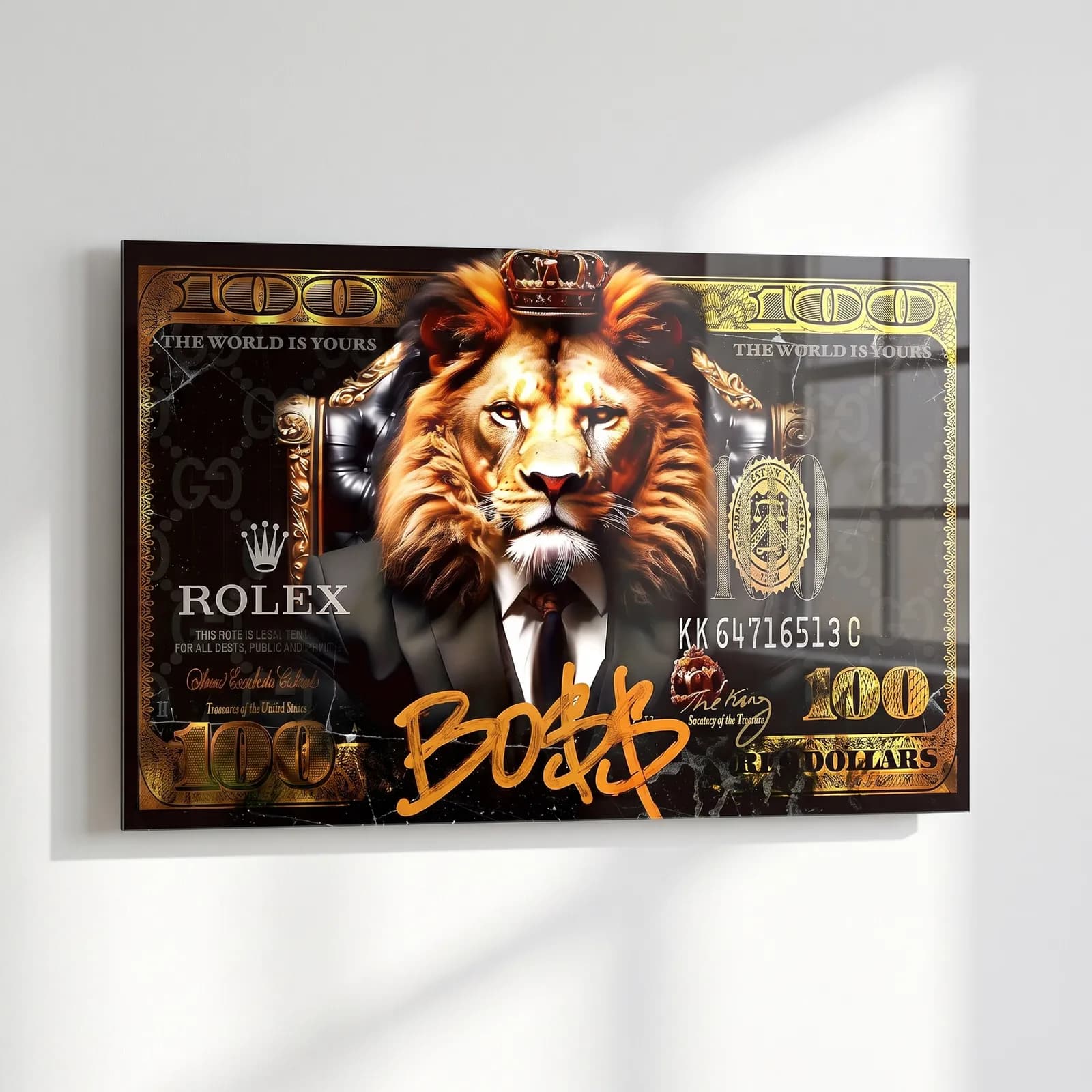 Takım Elbiseli Aslan Boss cam tablo — sol açıdan görünüm