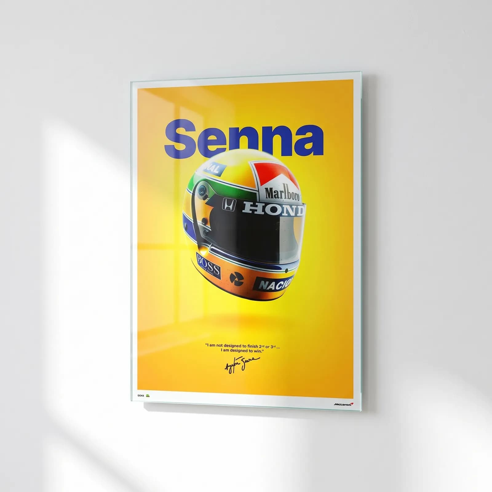 Ayrton Senna Kaskı cam tablo — sağ açıdan görünüm