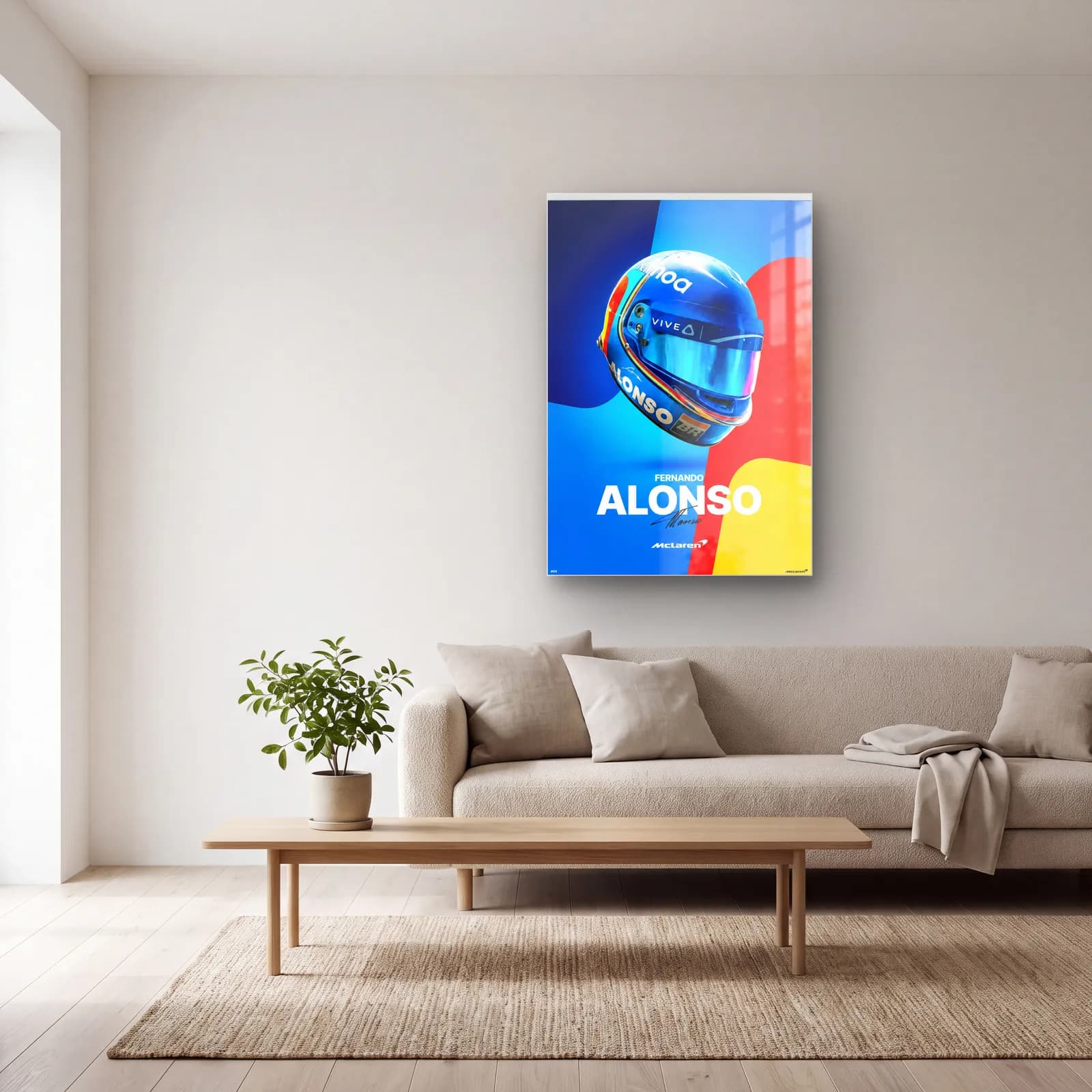 Fernando Alonso Kaskı cam tablo — açık renk salonda