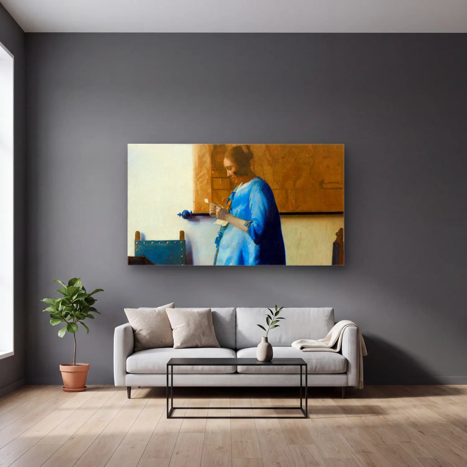 Johannes Vermeer – Woman Reading a Letter cam tablo — gri duvarlı salonda