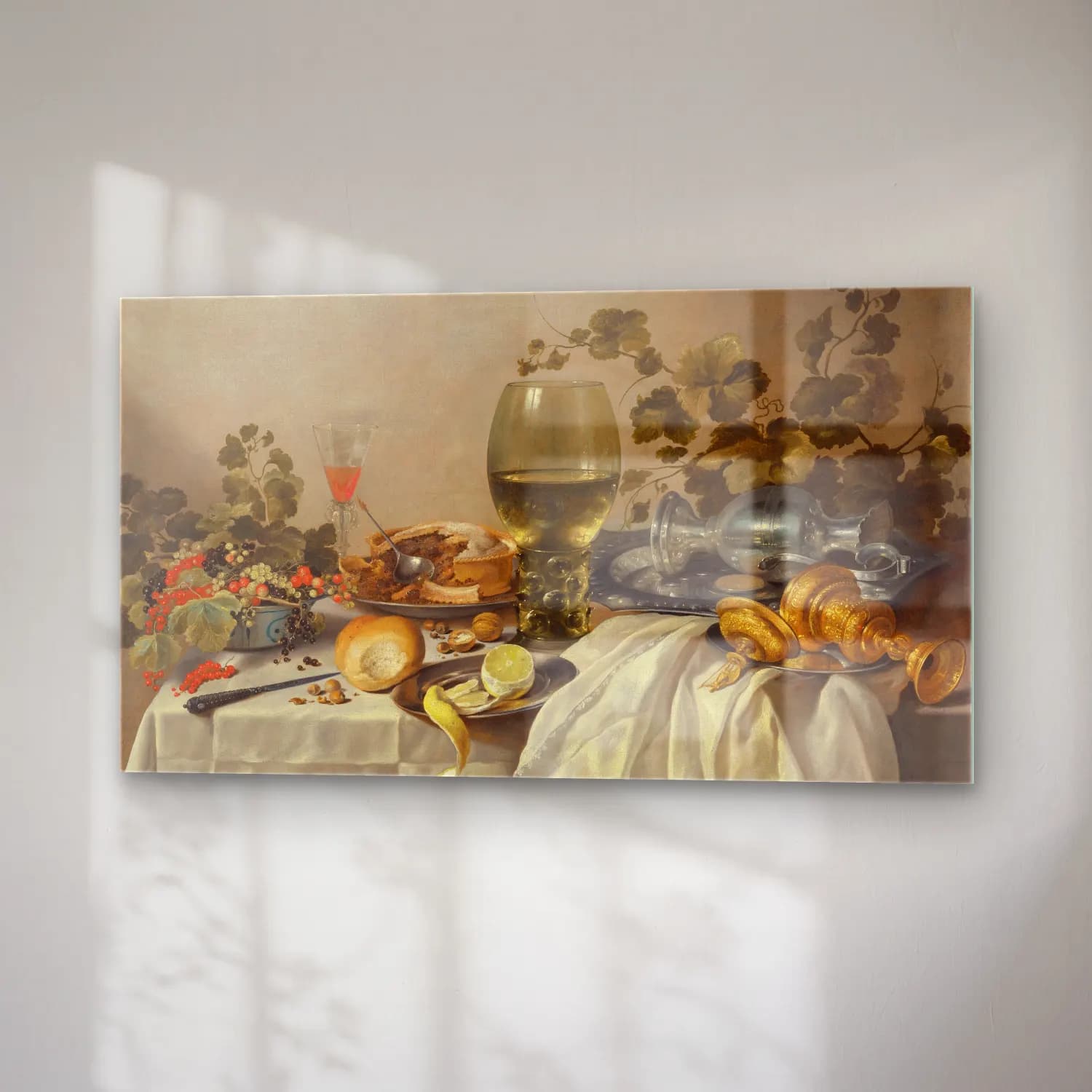 Pieter Claesz – Ontbijt of silver and glassware on a draped table with vines cam tablo — sağ açıdan görünüm