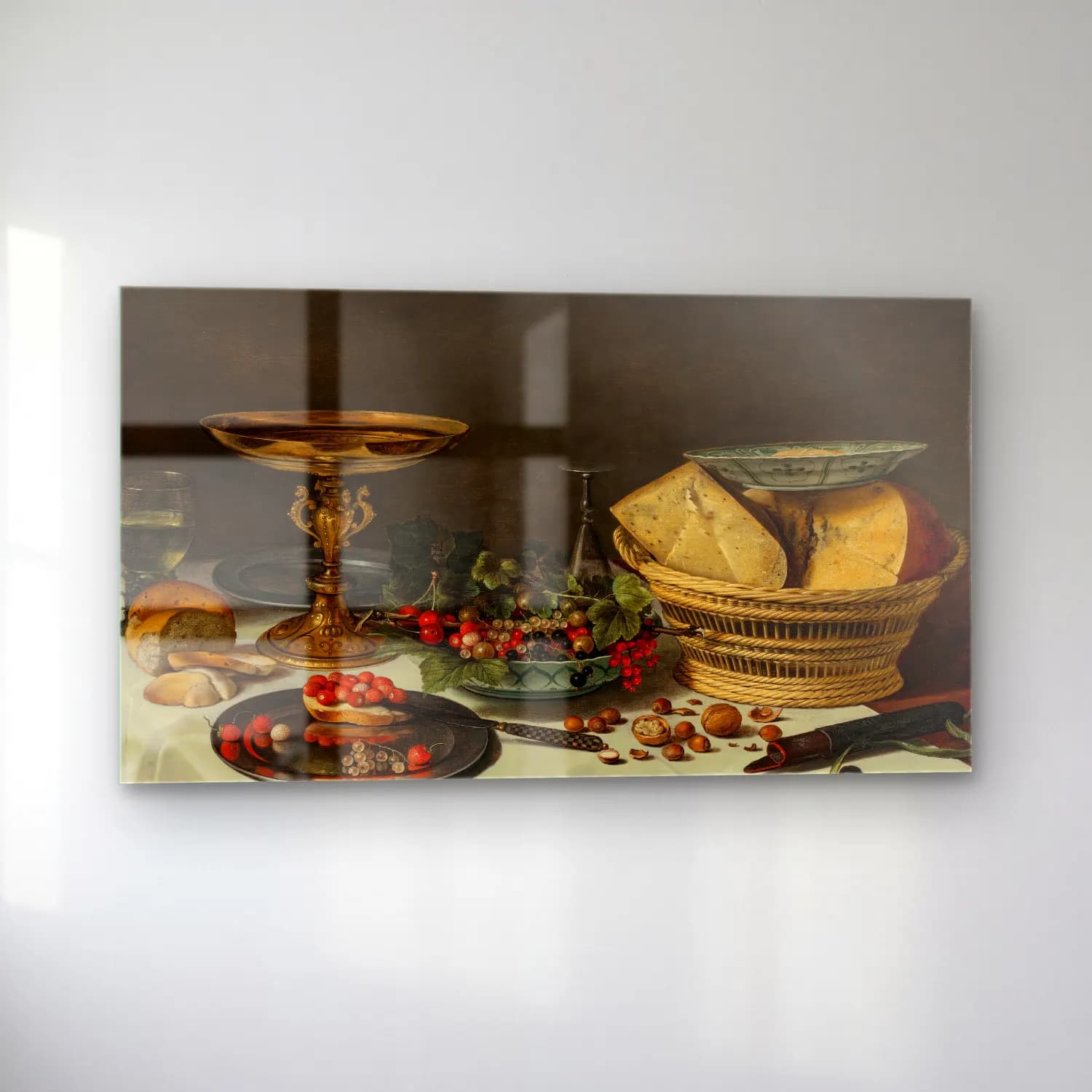 Pieter Claesz – Strawberries, currants and bread on a pewter platter cam tablo — sol açıdan görünüm