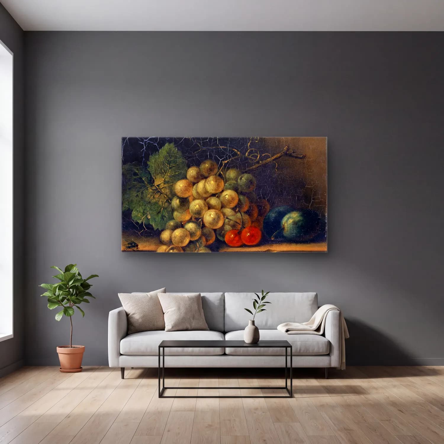 Rachel Ruysch – Still Life With Grapes, Stone Fruit And Fly cam tablo — gri duvarlı salonda