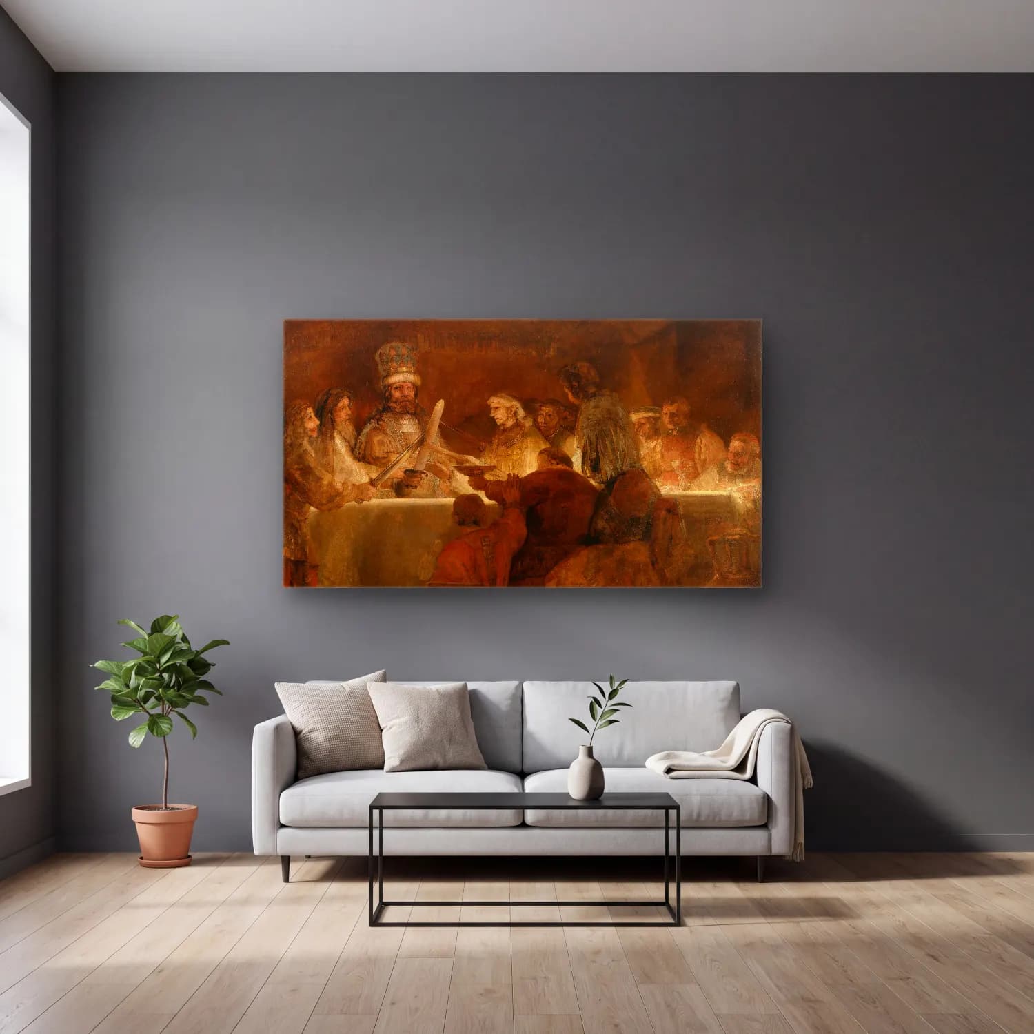 Rembrandt van Rijn – The Conspiracy of the Batavians under Claudius Civilis cam tablo — gri duvarlı salonda