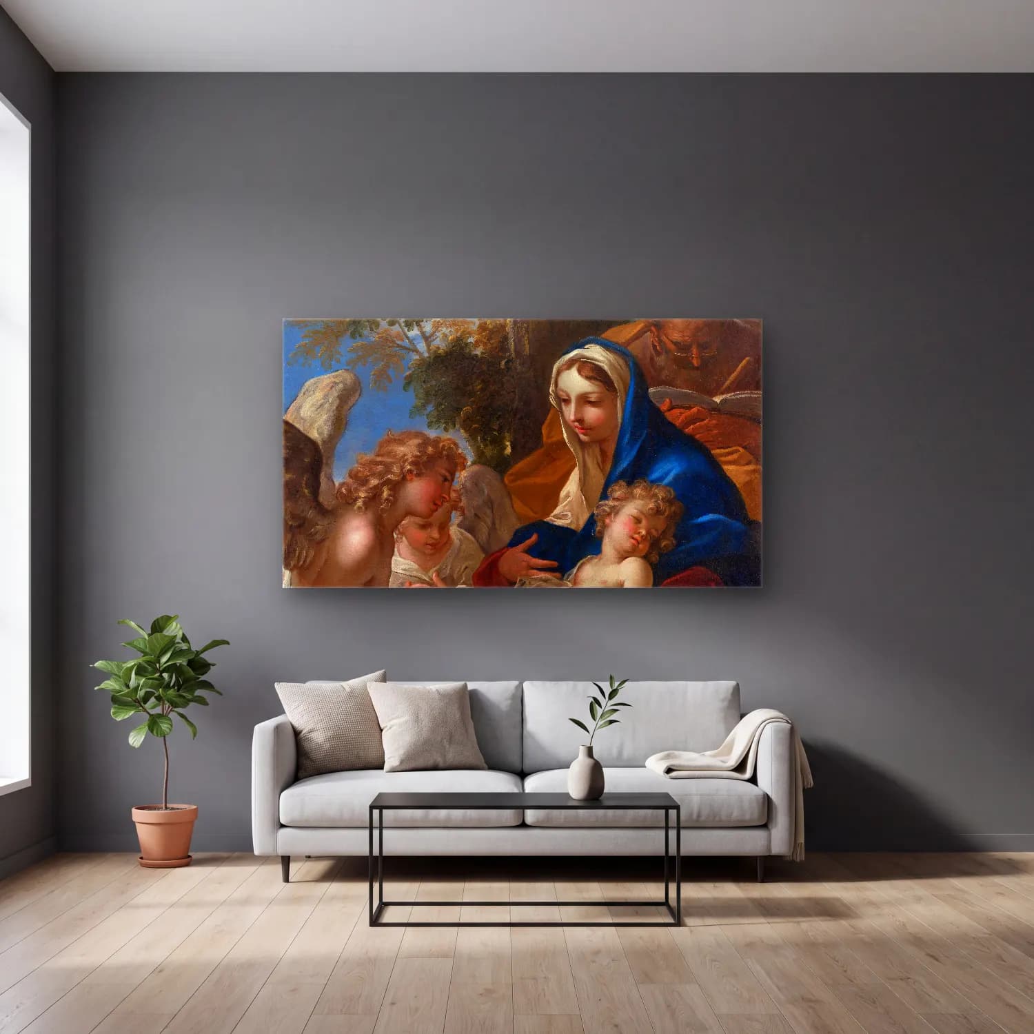 Sebastiano Ricci – The Holy Family with Angels (ca. 1700) cam tablo — gri duvarlı salonda