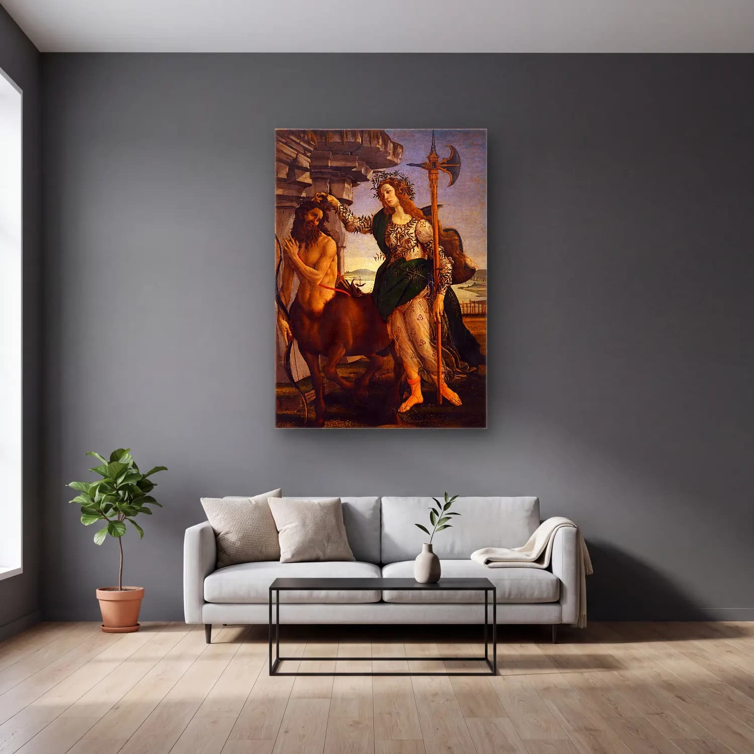 Sandro Botticelli – Mitolojik Sahne No. 5 cam tablo — gri duvarlı salonda