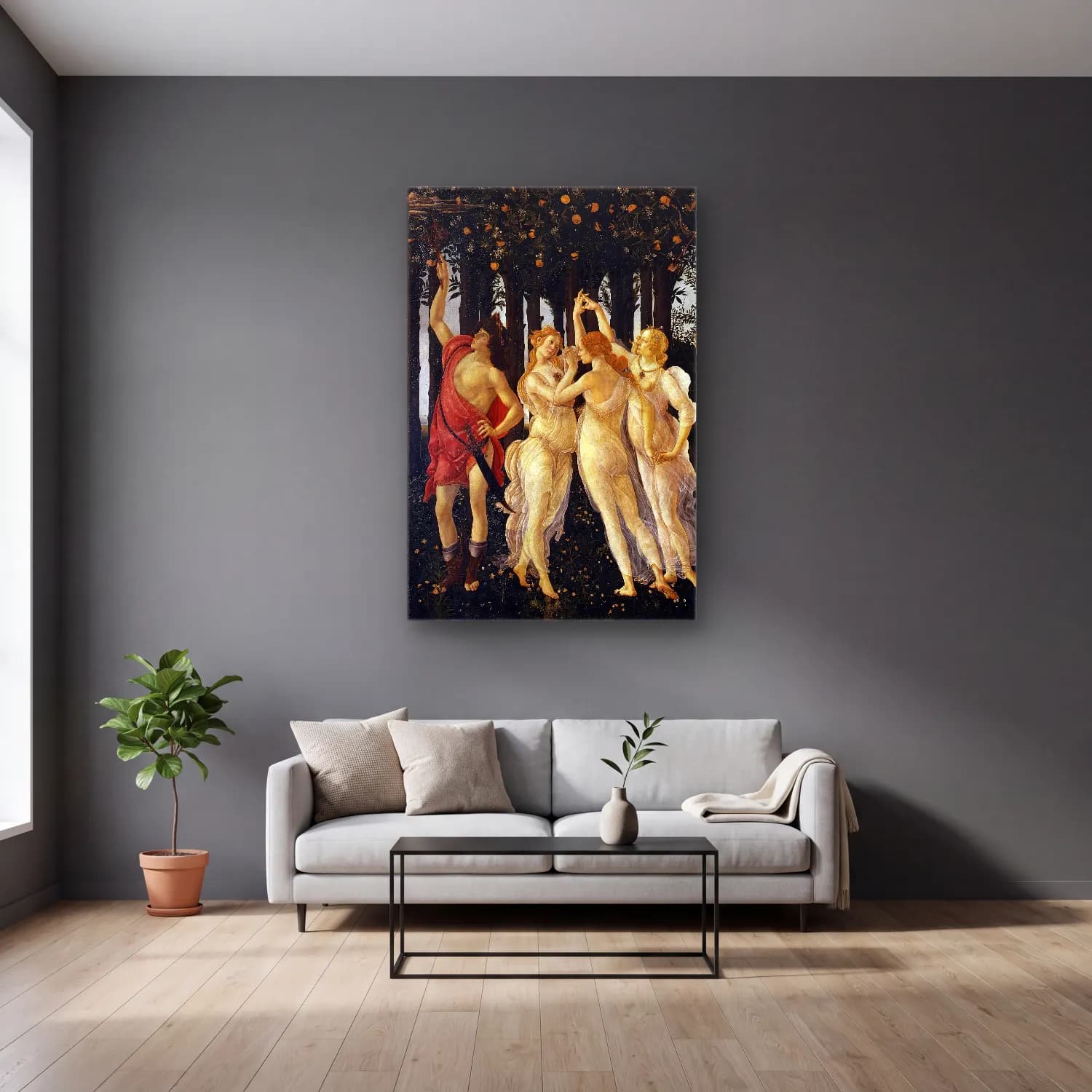 Sandro Botticelli – Mitolojik Sahne No. 14 cam tablo — gri duvarlı salonda
