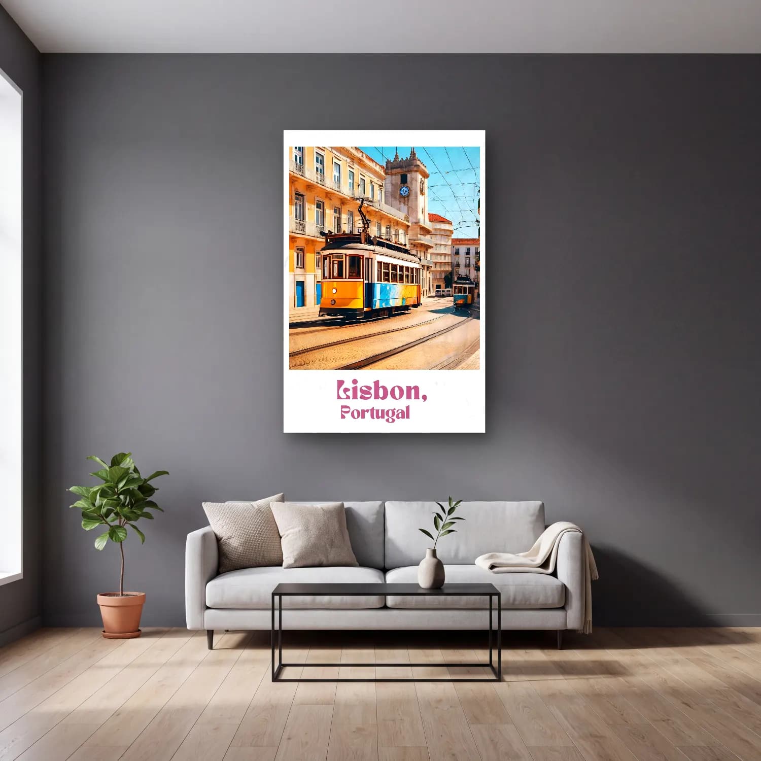 Pastel Tren cam tablo — gri duvarlı salonda