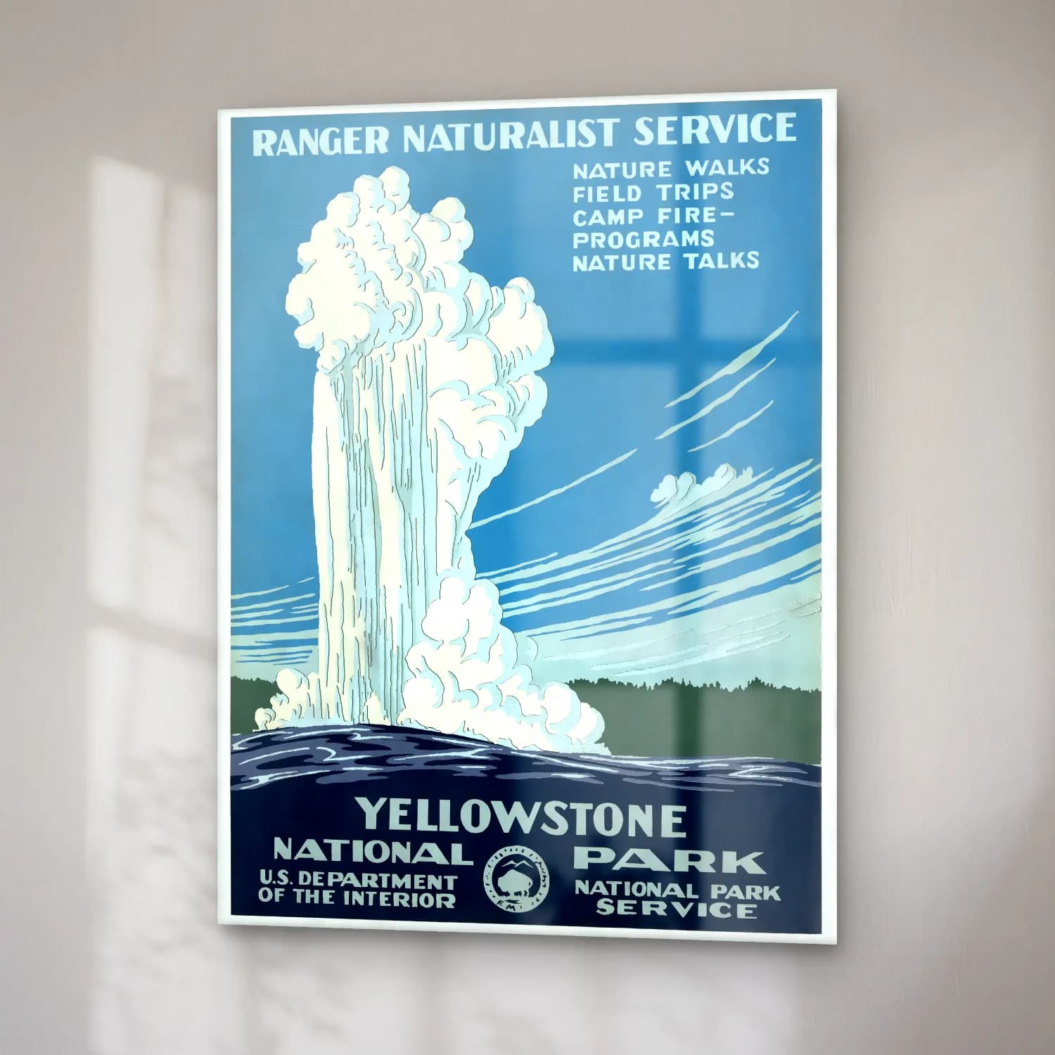 Vintage Poster Şelale – Sarı Tonlar cam tablo — sağ açıdan görünüm