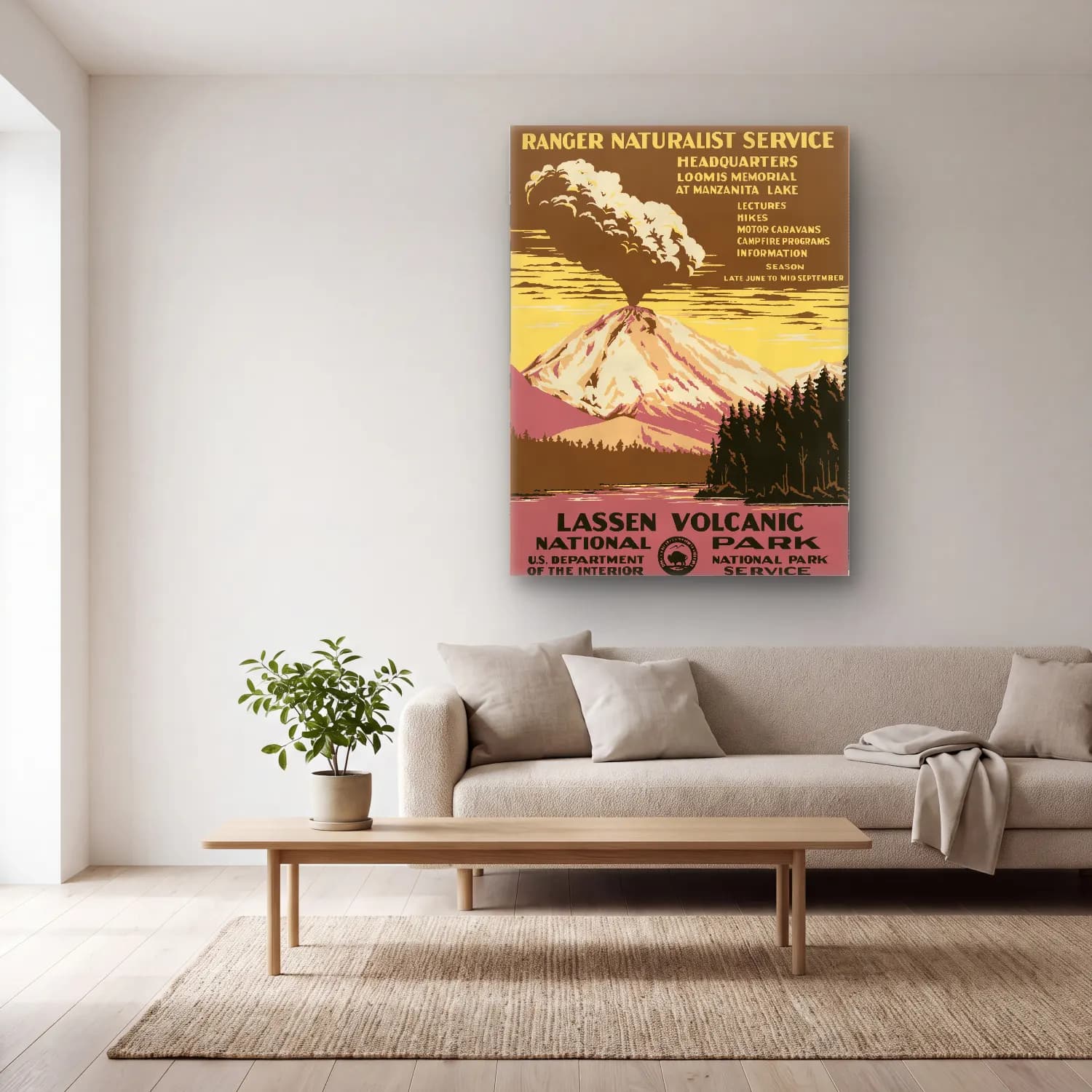 Vintage Poster Göl ve Dağlar No. 12 cam tablo — açık renk salonda