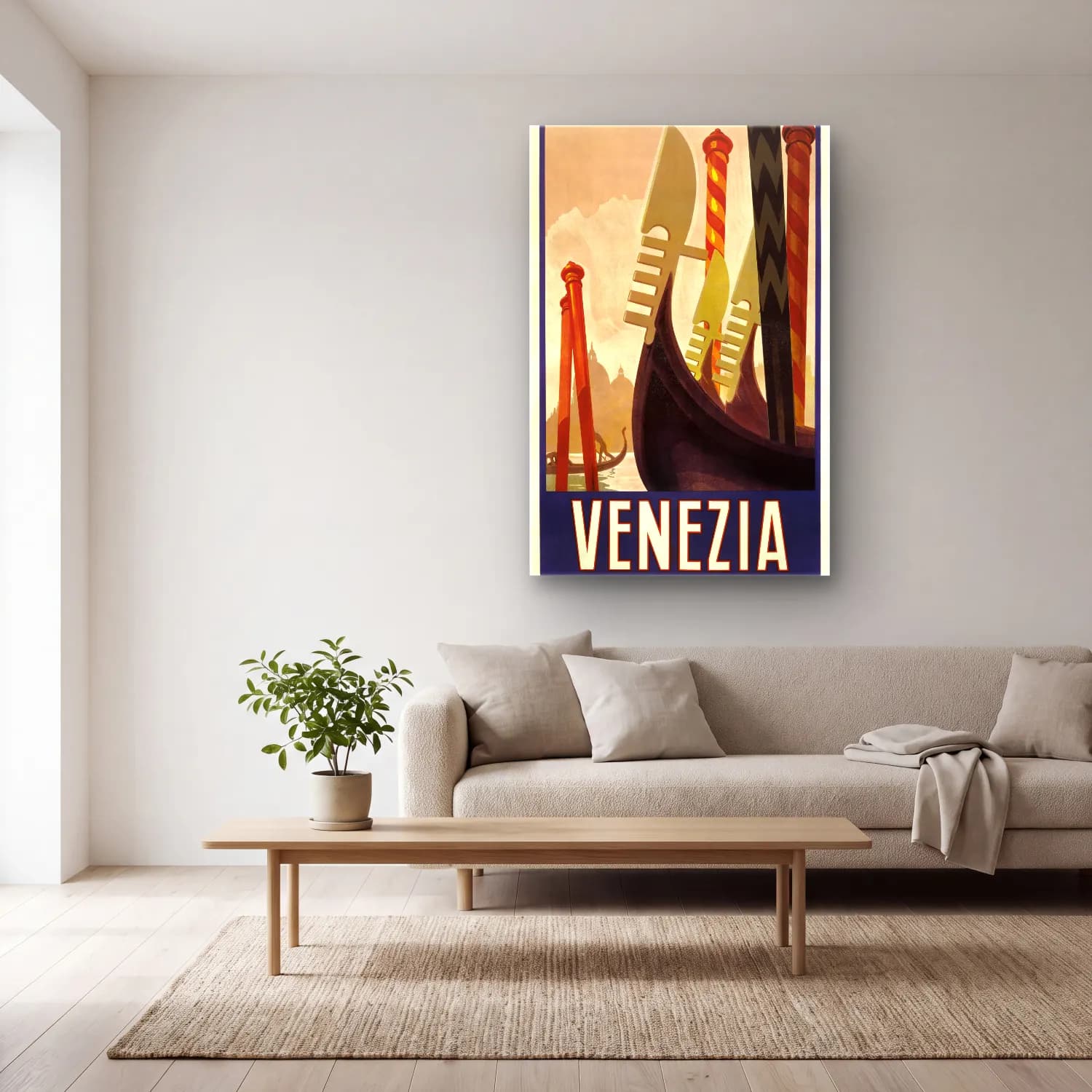 Vintage Poster Venedik Kanalları cam tablo — açık renk salonda