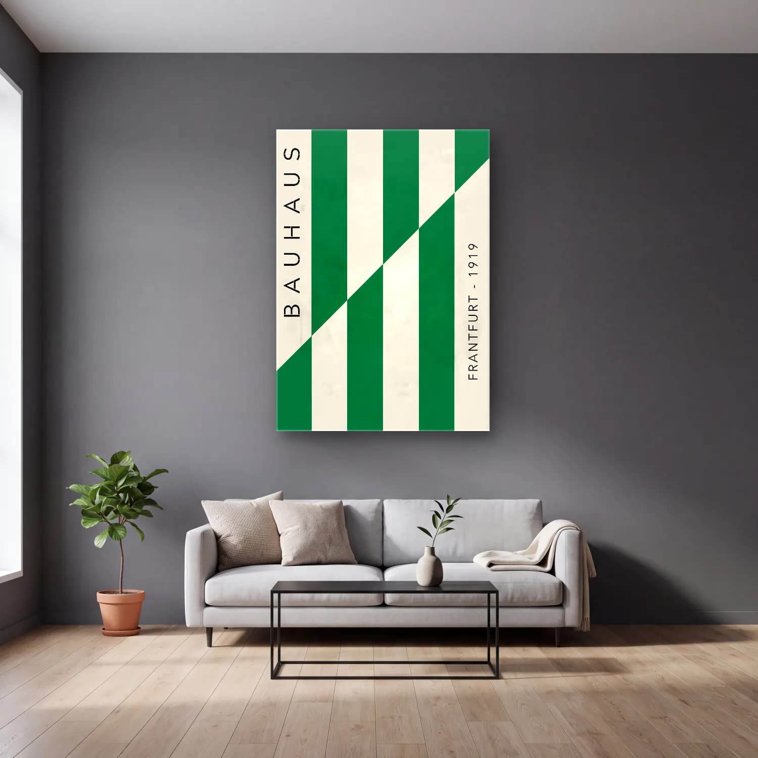 Bauhaus Şampanya cam tablo — gri duvarlı salonda