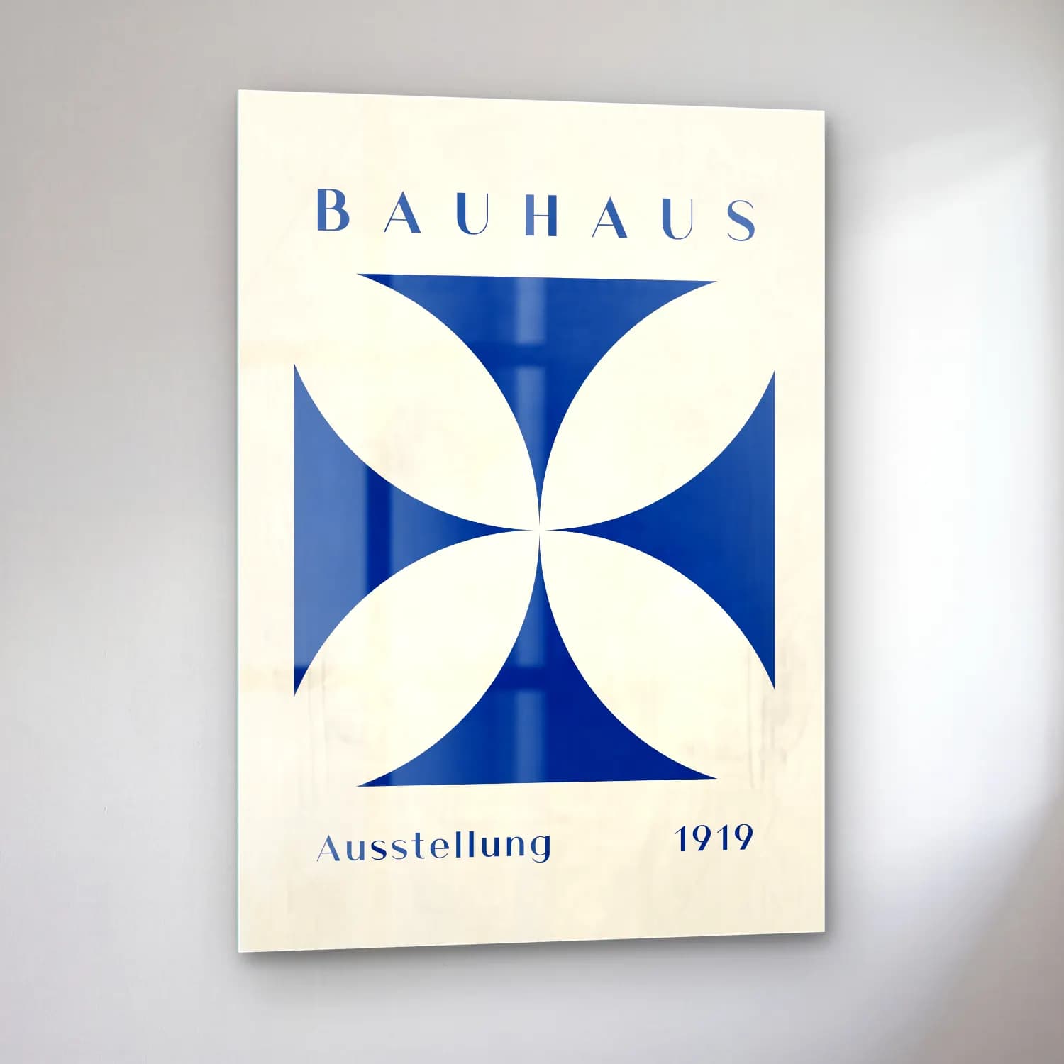 Bauhaus Katedral – Mavi Tonlar cam tablo — sol açıdan görünüm