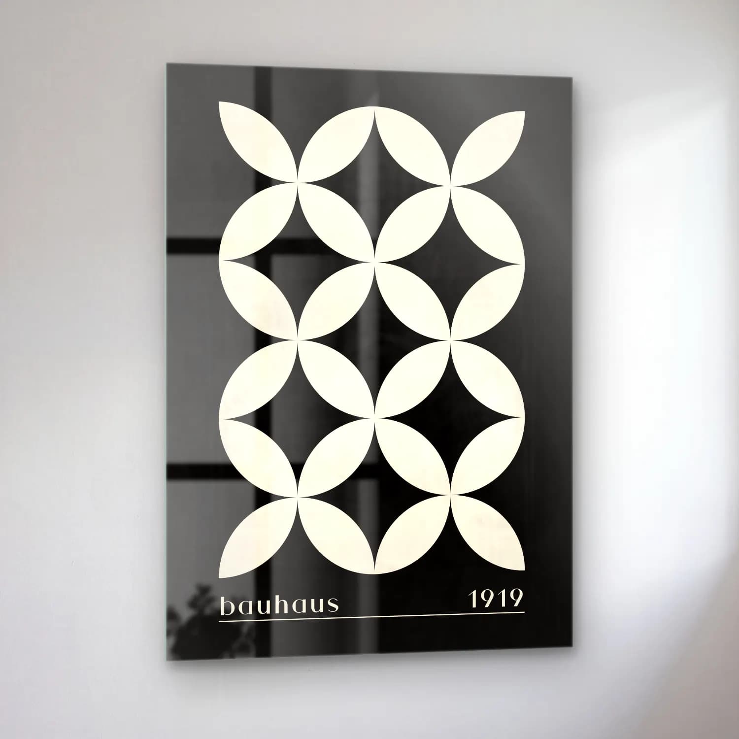 Siyah Beyaz Çiçek Deseni No. 4 cam tablo — sol açıdan görünüm