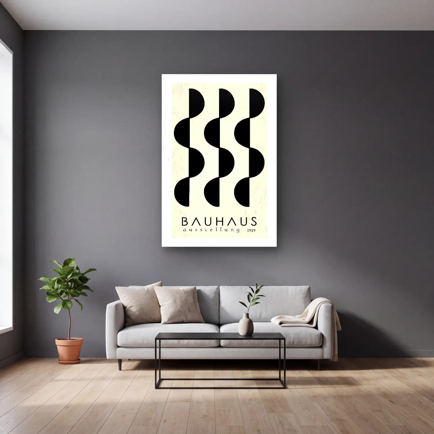 Bauhaus Dalgalı Çizgiler No. 5 cam tablo — gri duvarlı salonda