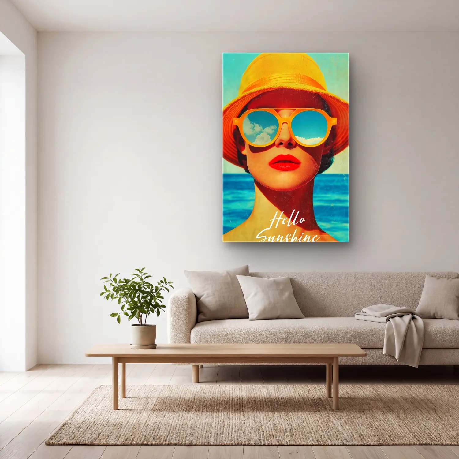 Pop Art Şapkalı Kadın cam tablo — açık renk salonda