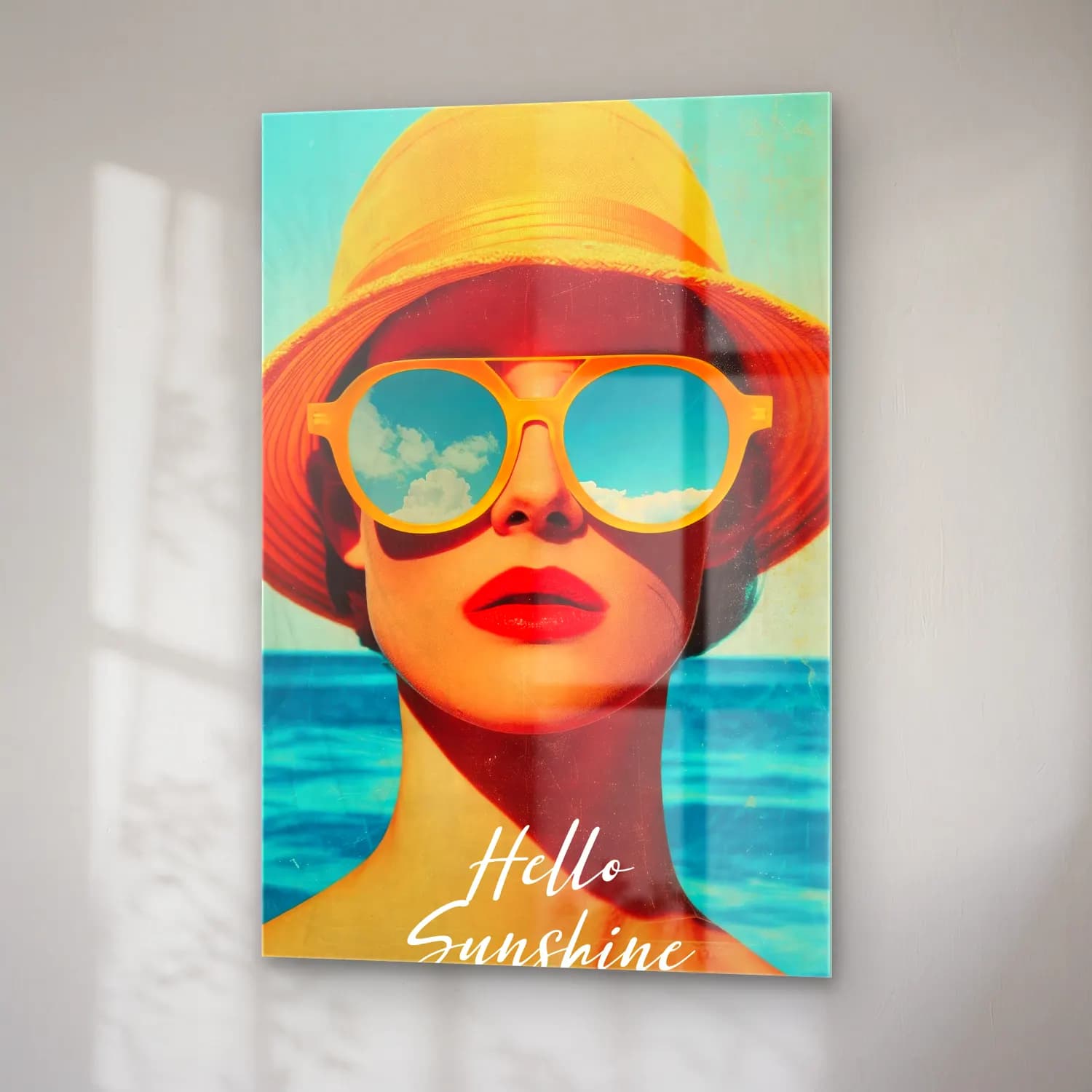 Pop Art Şapkalı Kadın cam tablo — sağ açıdan görünüm