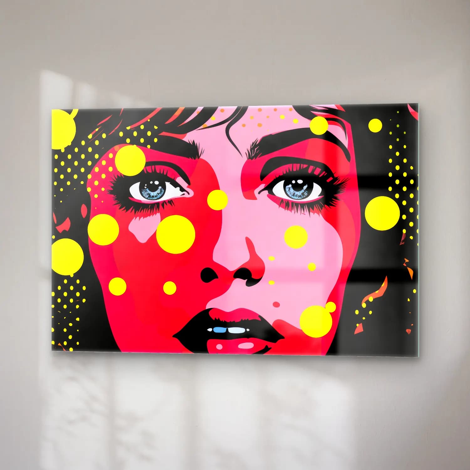Pop Art Kız Çocuğu Portresi – Pembe Tonlar cam tablo — sağ açıdan görünüm