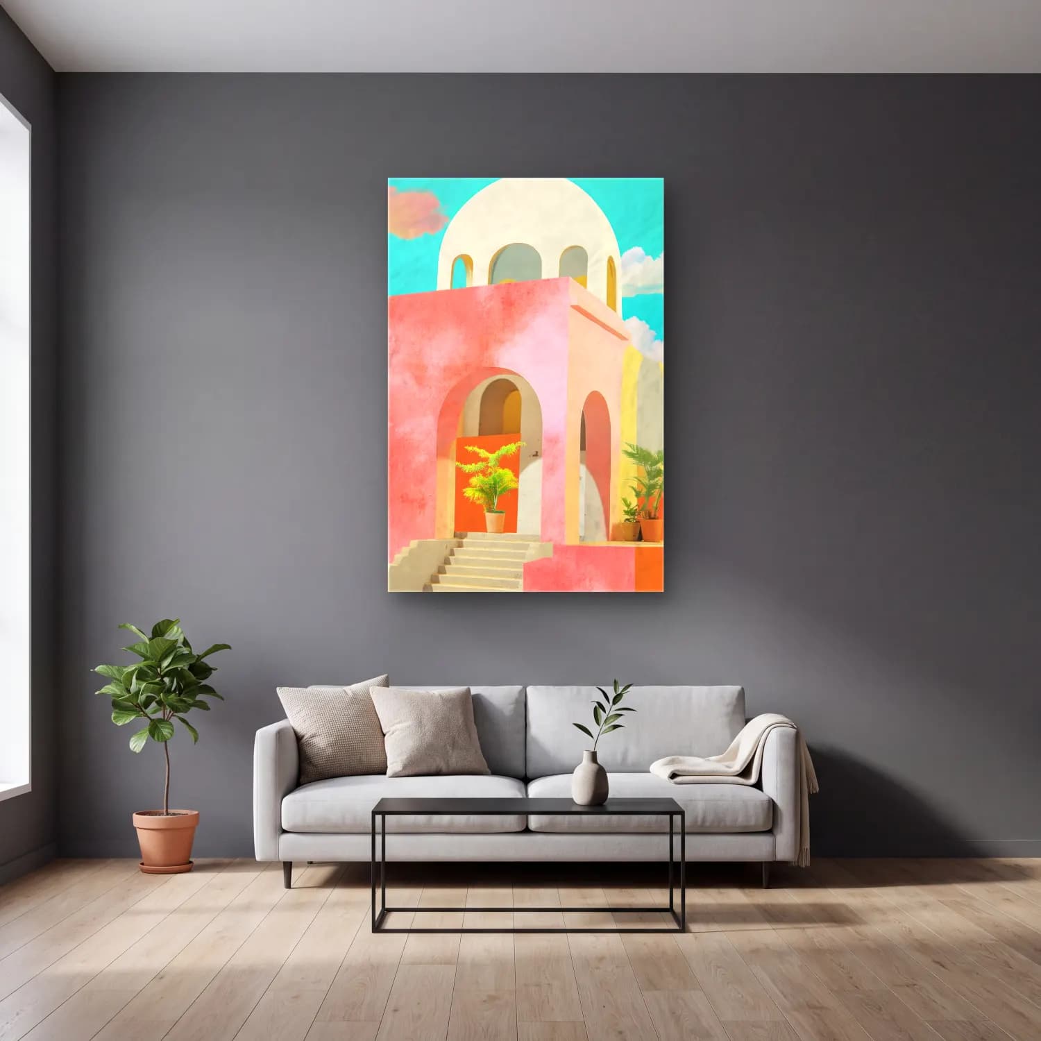 Pastel Katedral cam tablo — gri duvarlı salonda