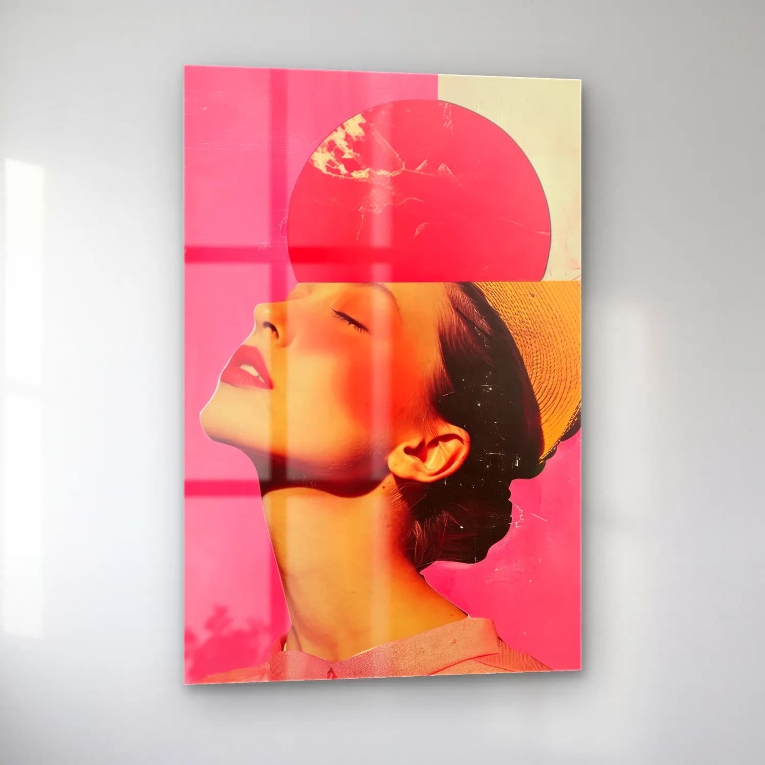 Pop Art Şapkalı Kadın – Pembe Tonlar cam tablo — sol açıdan görünüm