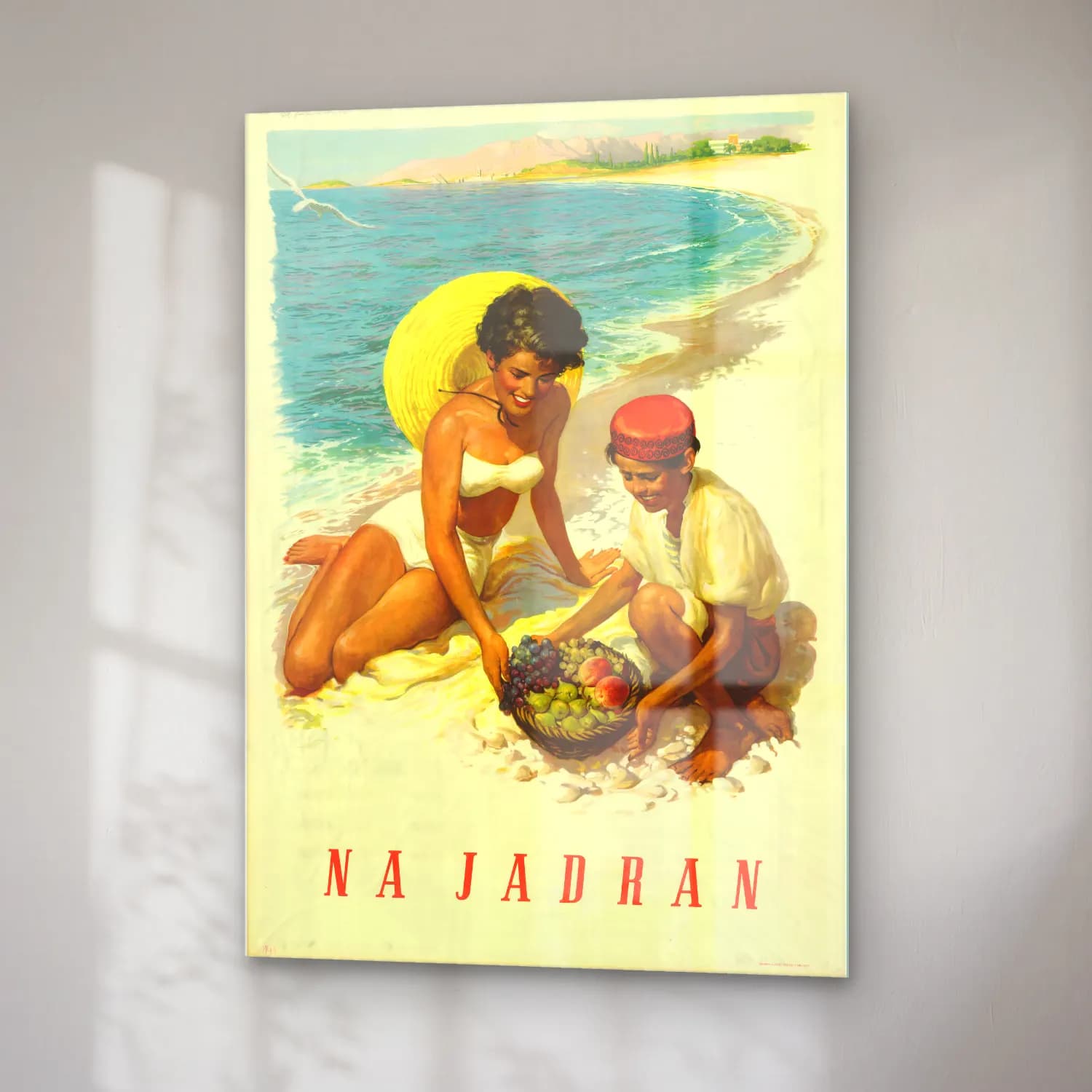 Vintage Poster Sahilde İnsanlar – Sarı Tonlar cam tablo — sağ açıdan görünüm