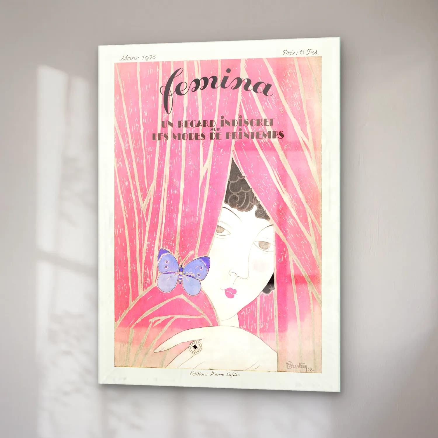 Vintage Poster Elbiseli Kadın No. 17 cam tablo — sağ açıdan görünüm