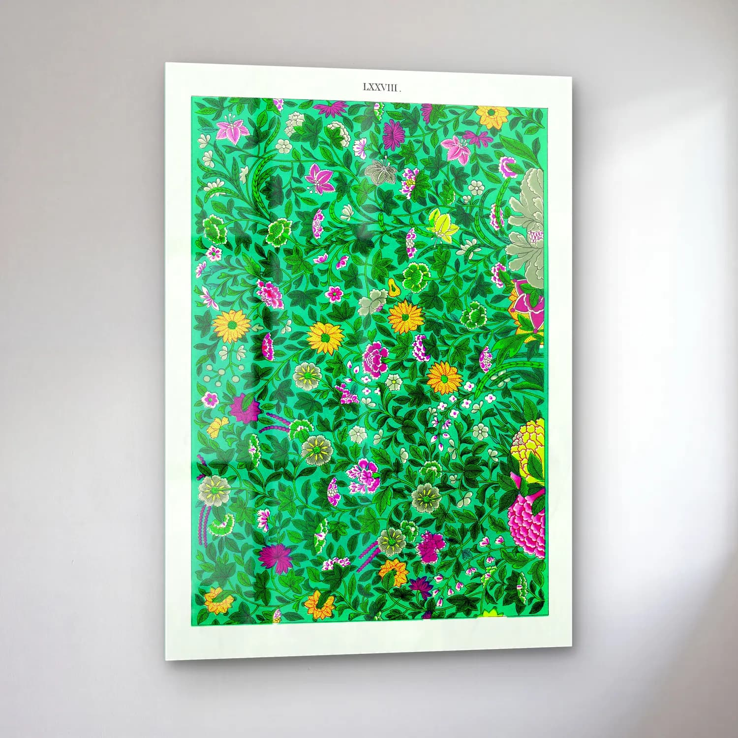 Maksimalist Çiçek Deseni No. 99 cam tablo — sol açıdan görünüm