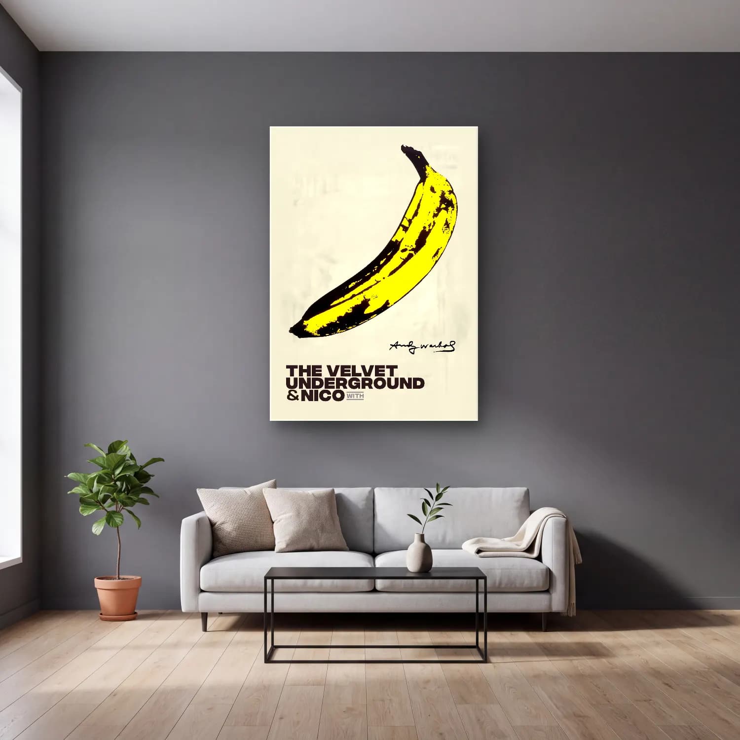 Vintage Poster Gitar cam tablo — gri duvarlı salonda