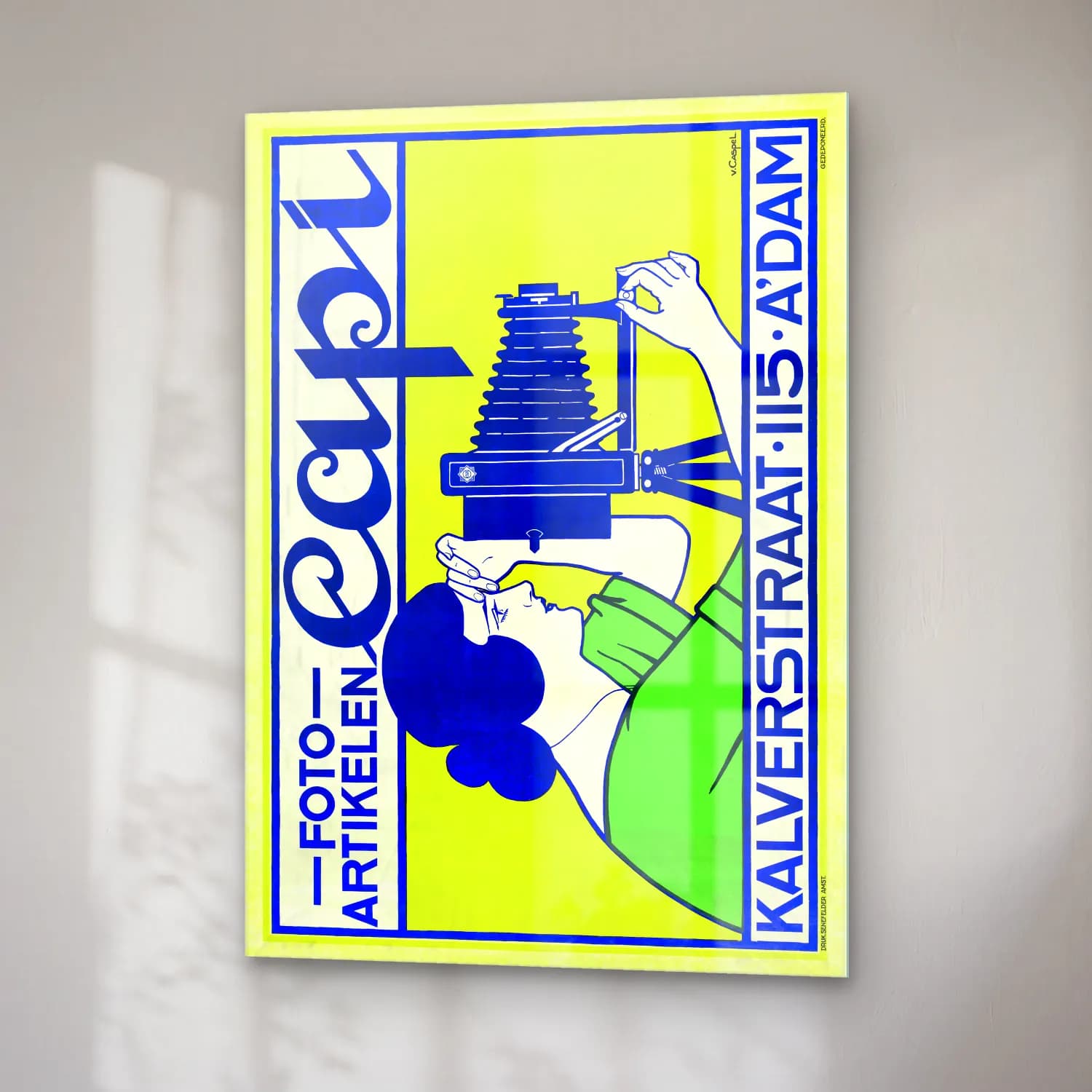 Vintage Poster Fotoğraf Makinesi – Sarı Tonlar cam tablo — sağ açıdan görünüm