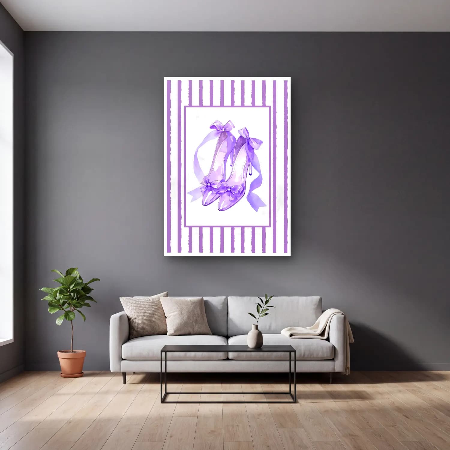 Pastel Topuklu Ayakkabı ve Çanta – Mor Tonlar cam tablo — gri duvarlı salonda