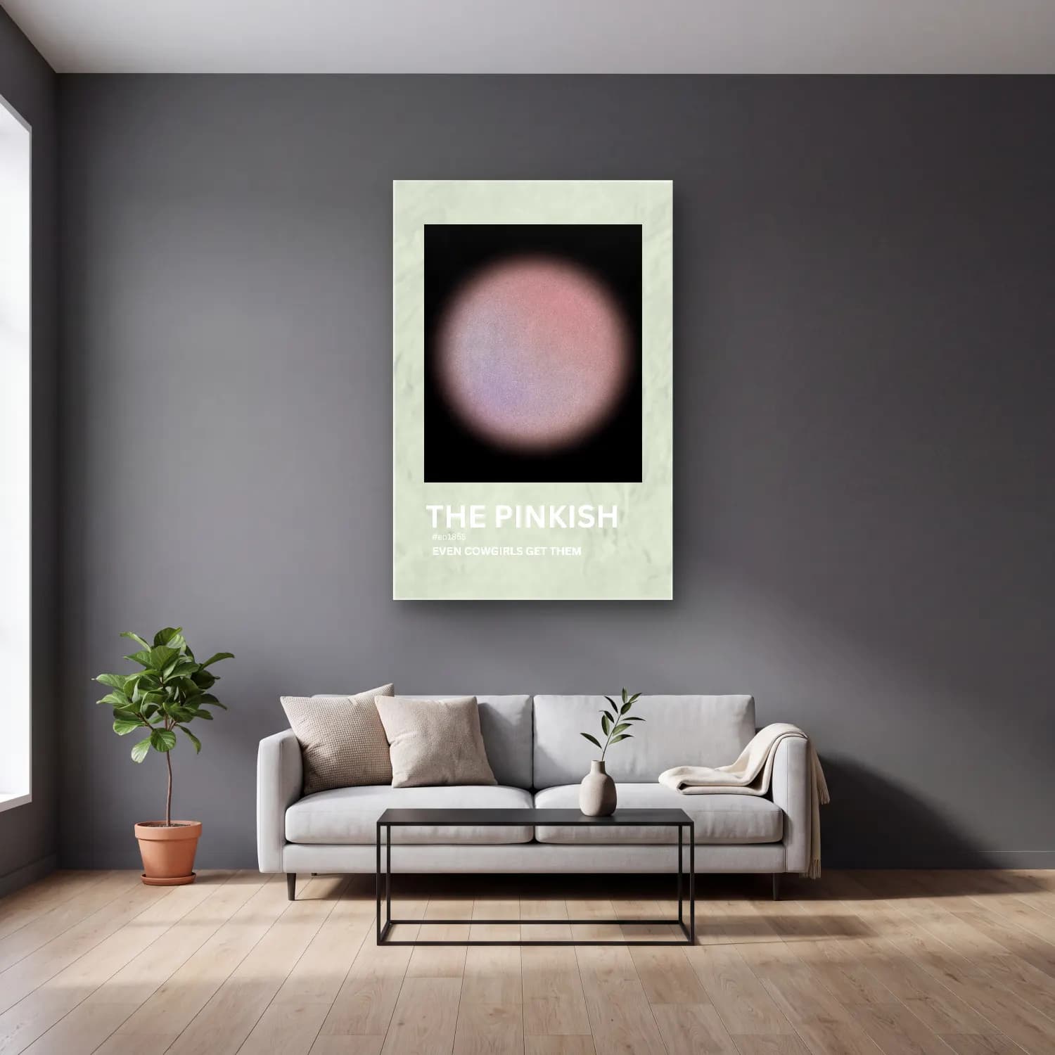 Pastel Yazılı Tasarım No. 45 cam tablo — gri duvarlı salonda