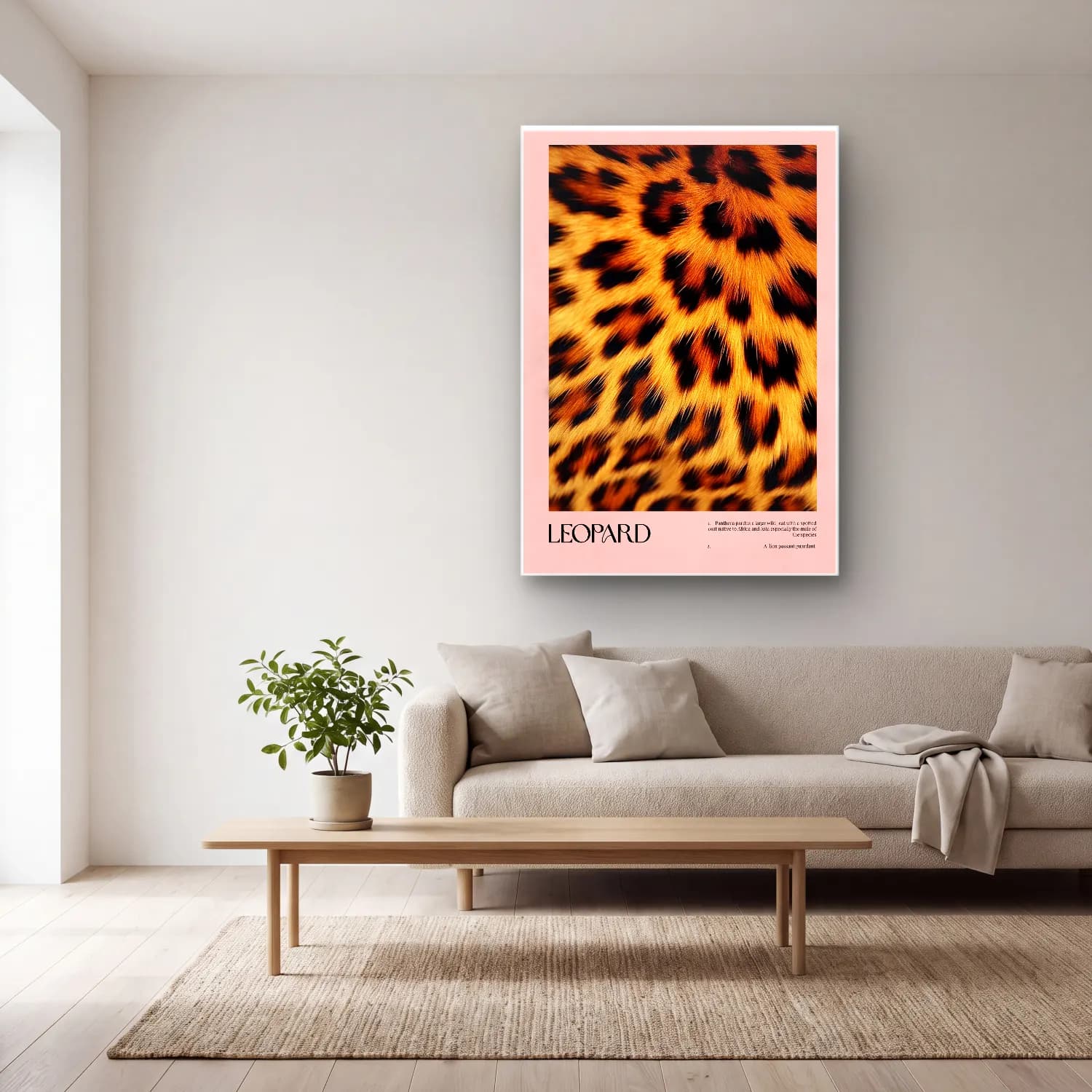 Pastel Leopar No. 7 cam tablo — açık renk salonda