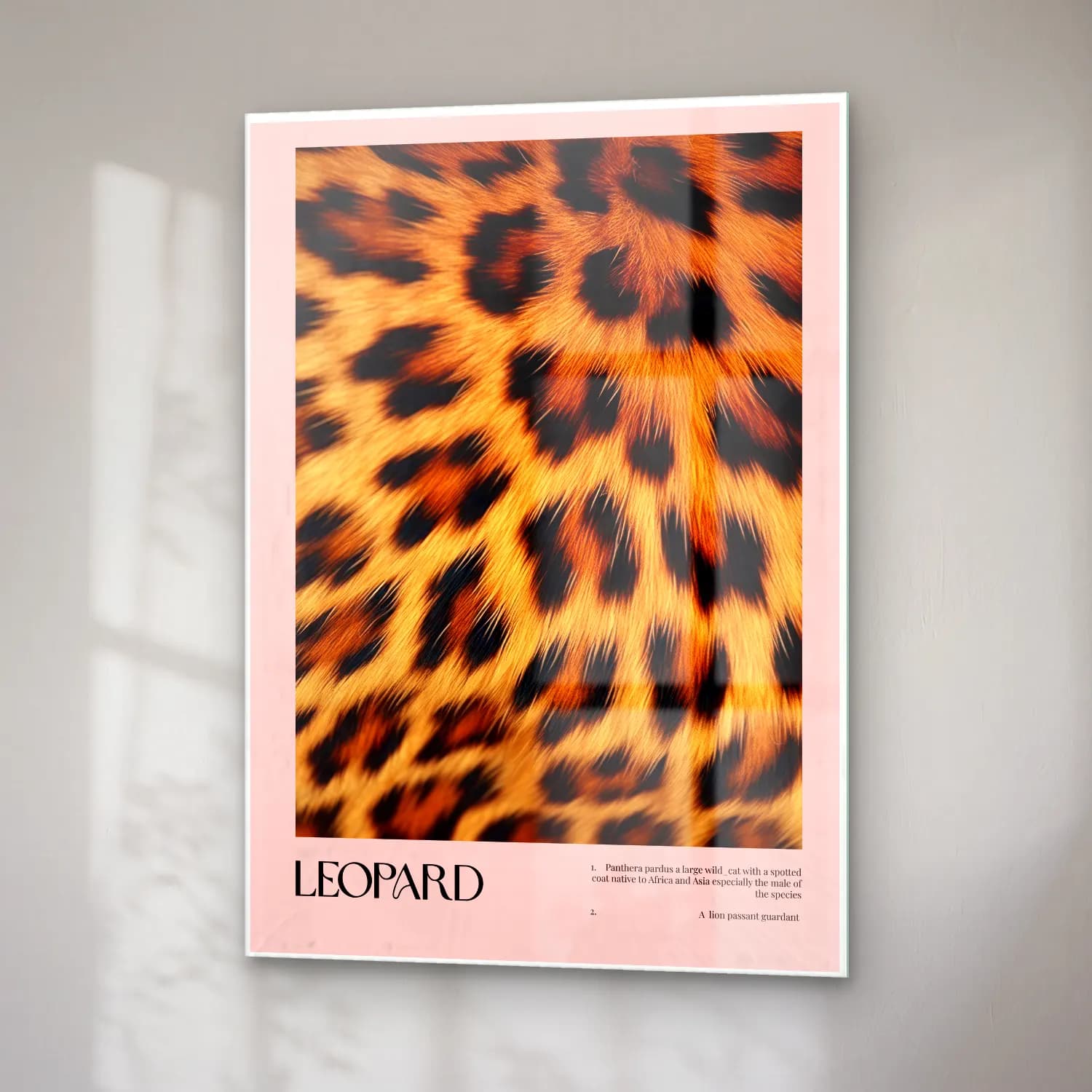 Pastel Leopar No. 7 cam tablo — sağ açıdan görünüm
