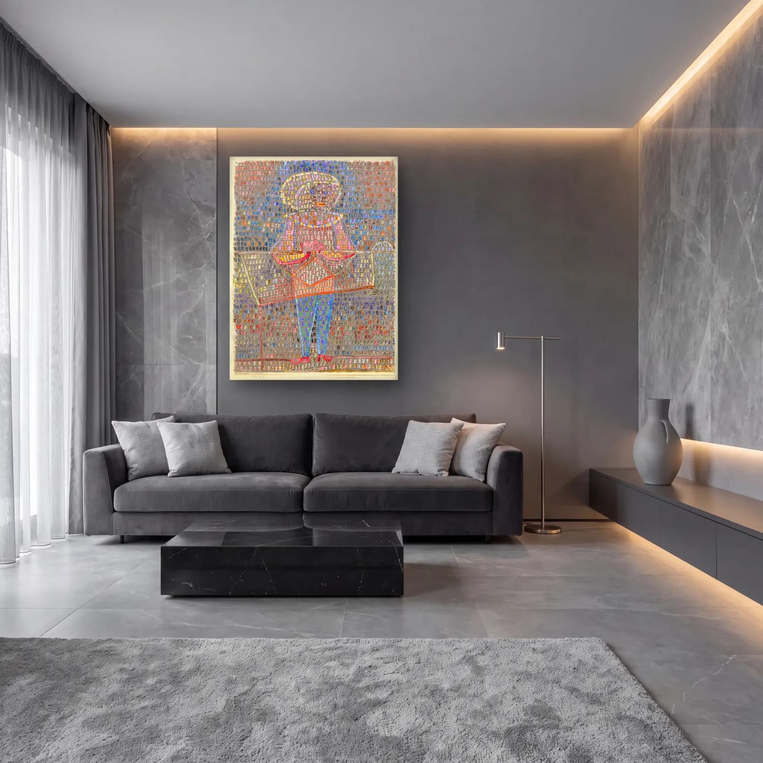 Modern Soyut Elbiseli Kadın – Pembe Tonlar cam tablo — lüks salon duvarında