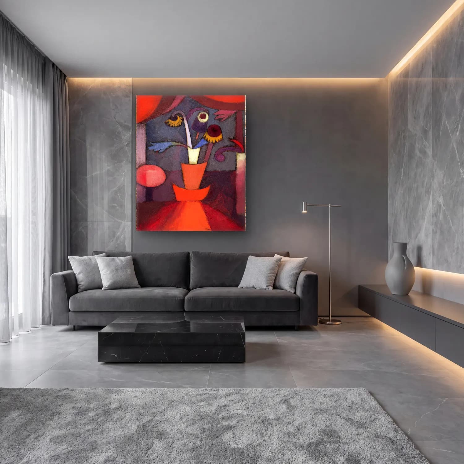 Modern Soyut Vazoda Çiçek Buketi – Kırmızı Tonlar cam tablo — lüks salon duvarında