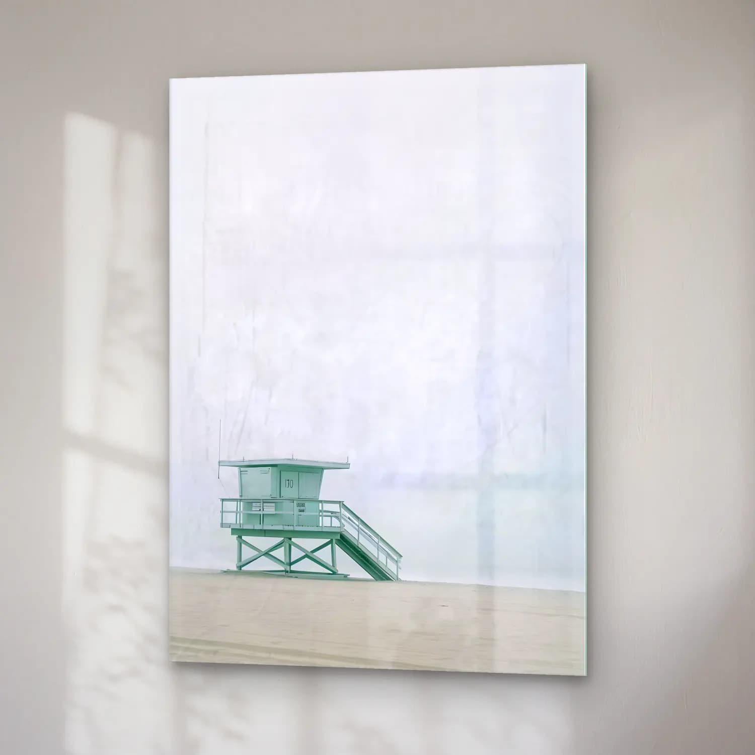 Pastel Deniz Feneri cam tablo — sağ açıdan görünüm