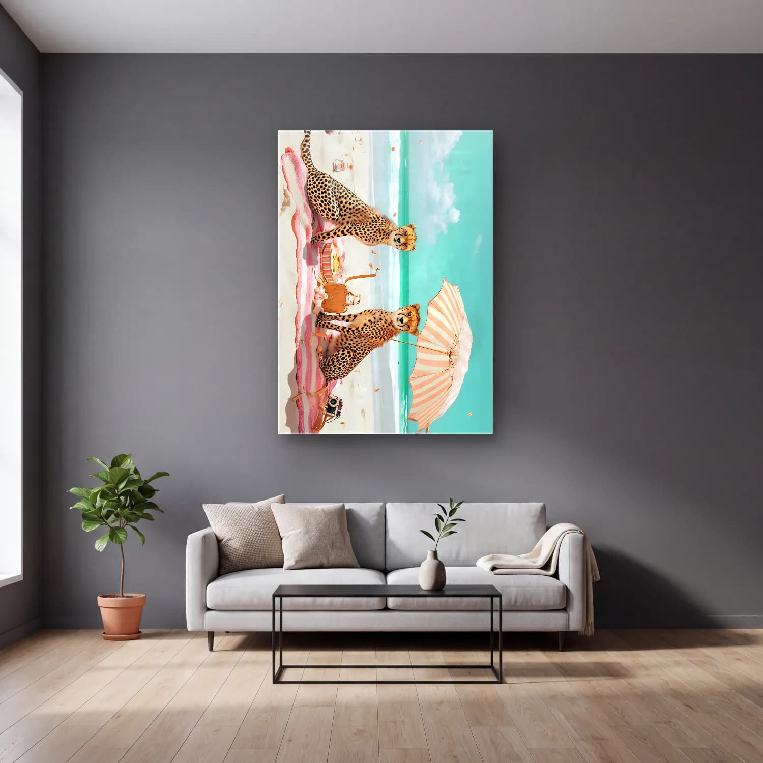 Pastel Leopar No. 12 cam tablo — gri duvarlı salonda