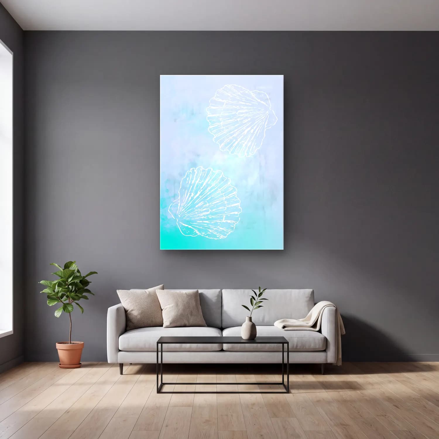 Pastel Deniz Kabukları No. 24 cam tablo — gri duvarlı salonda