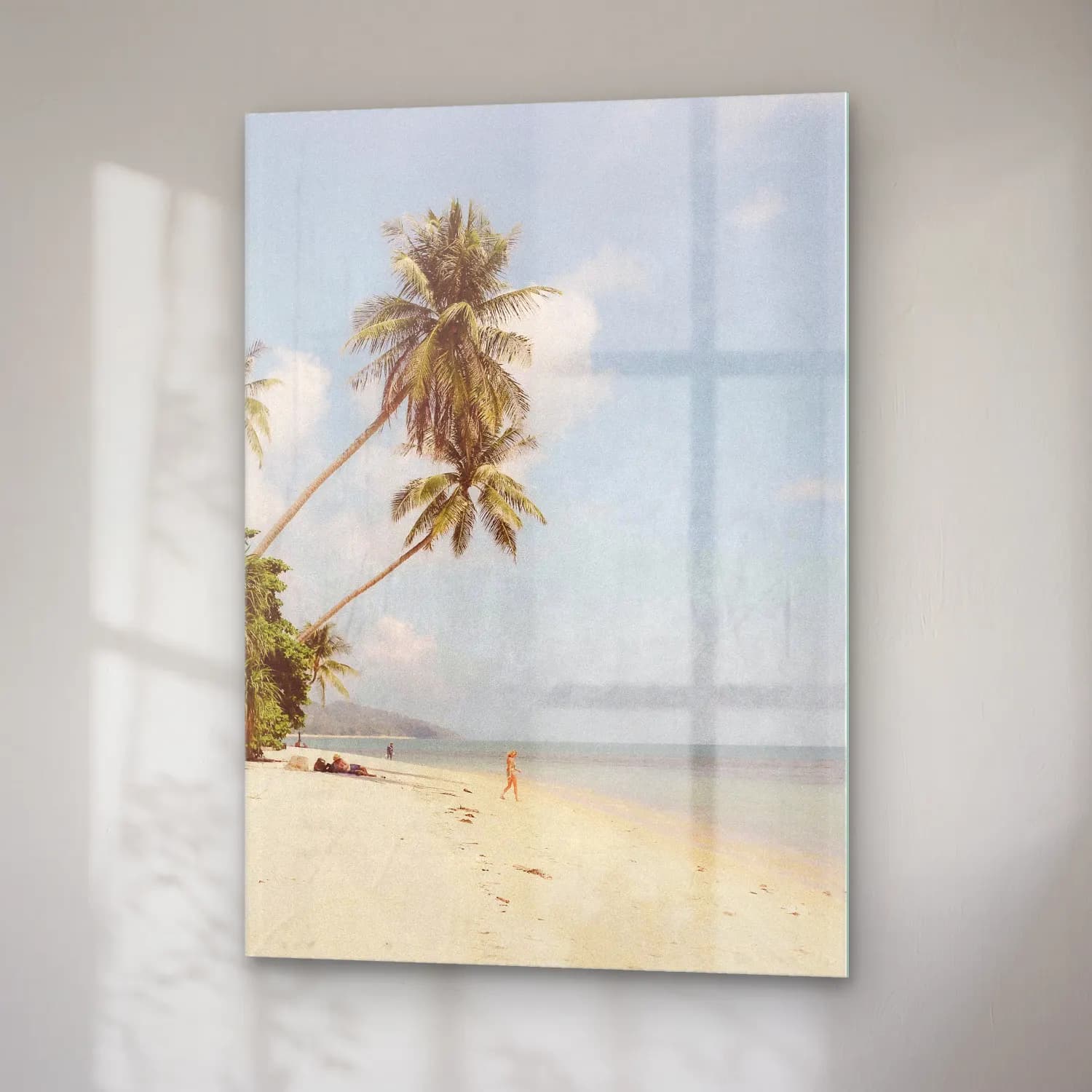Pastel Palmiyeli Tropik Sahil No. 14 cam tablo — sağ açıdan görünüm