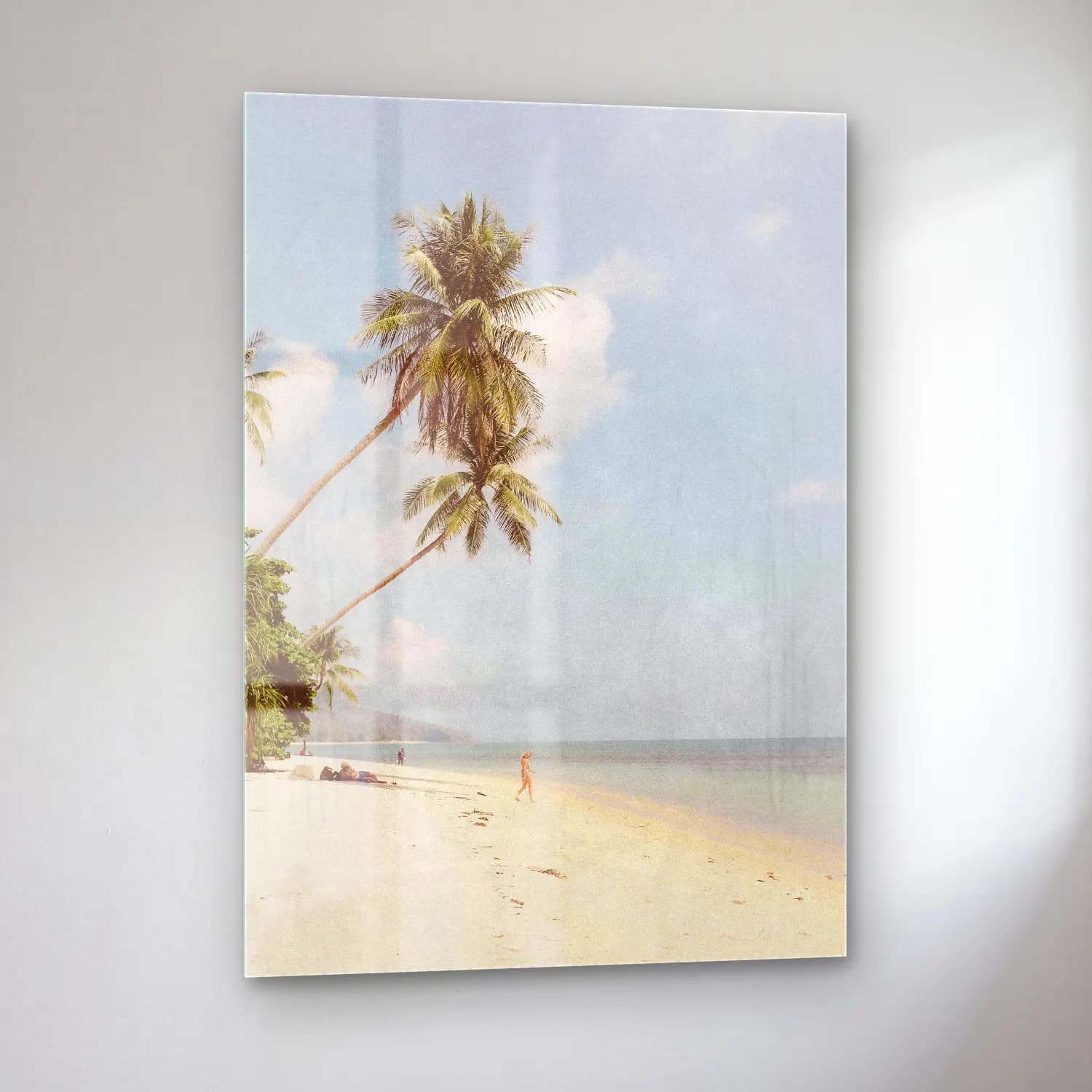 Pastel Palmiyeli Tropik Sahil No. 14 cam tablo — sol açıdan görünüm