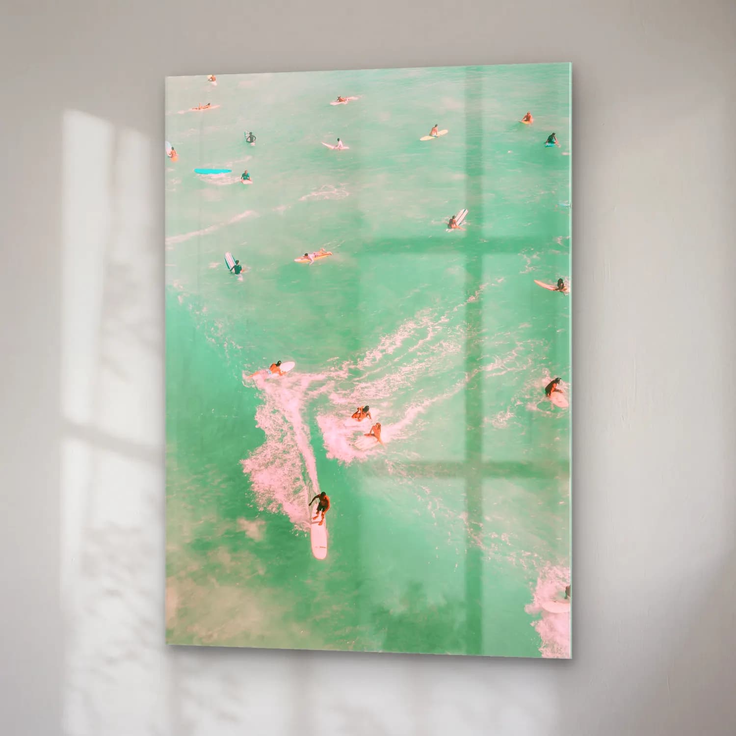 Pastel Sahilde İnsanlar No. 7 cam tablo — sağ açıdan görünüm