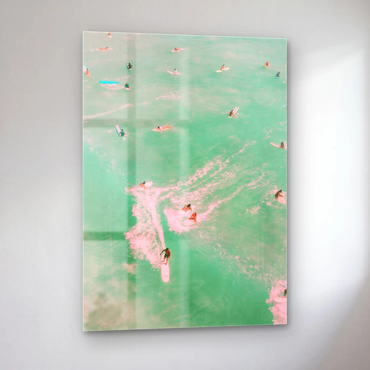 Pastel Sahilde İnsanlar No. 7 cam tablo — sol açıdan görünüm