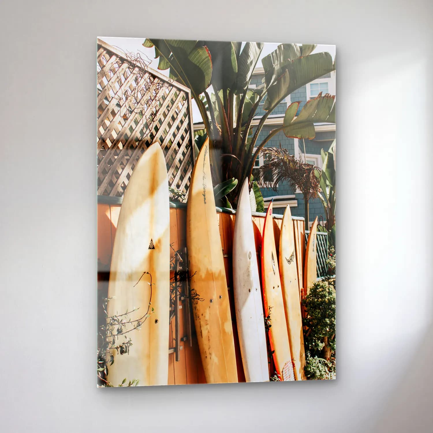 Pastel Sörf No. 6 cam tablo — sol açıdan görünüm