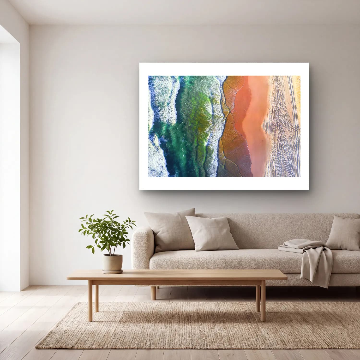 Pastel Dalgalı Sahil No. 33 cam tablo — açık renk salonda
