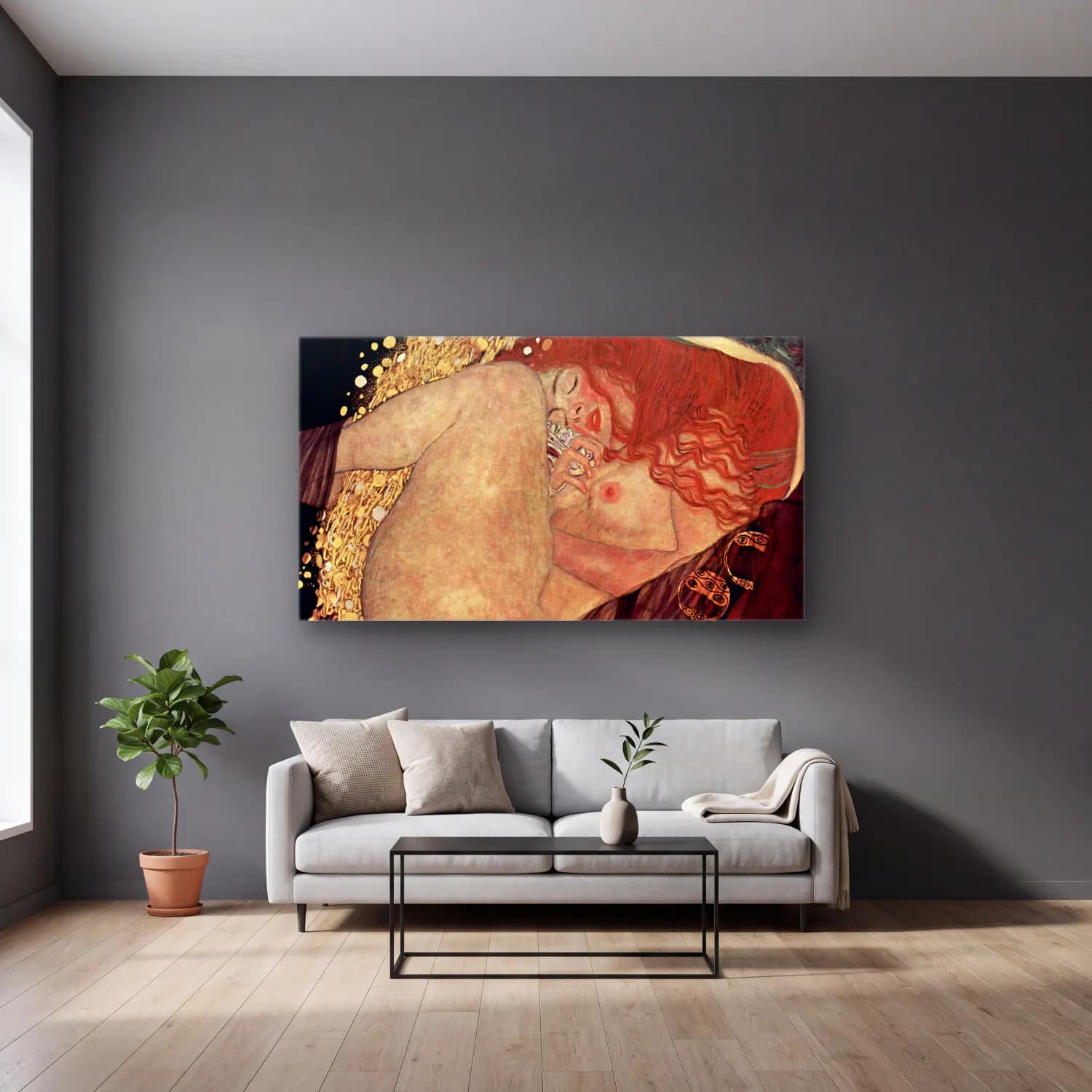 Gustav Klimt – Danae cam tablo — gri duvarlı salonda