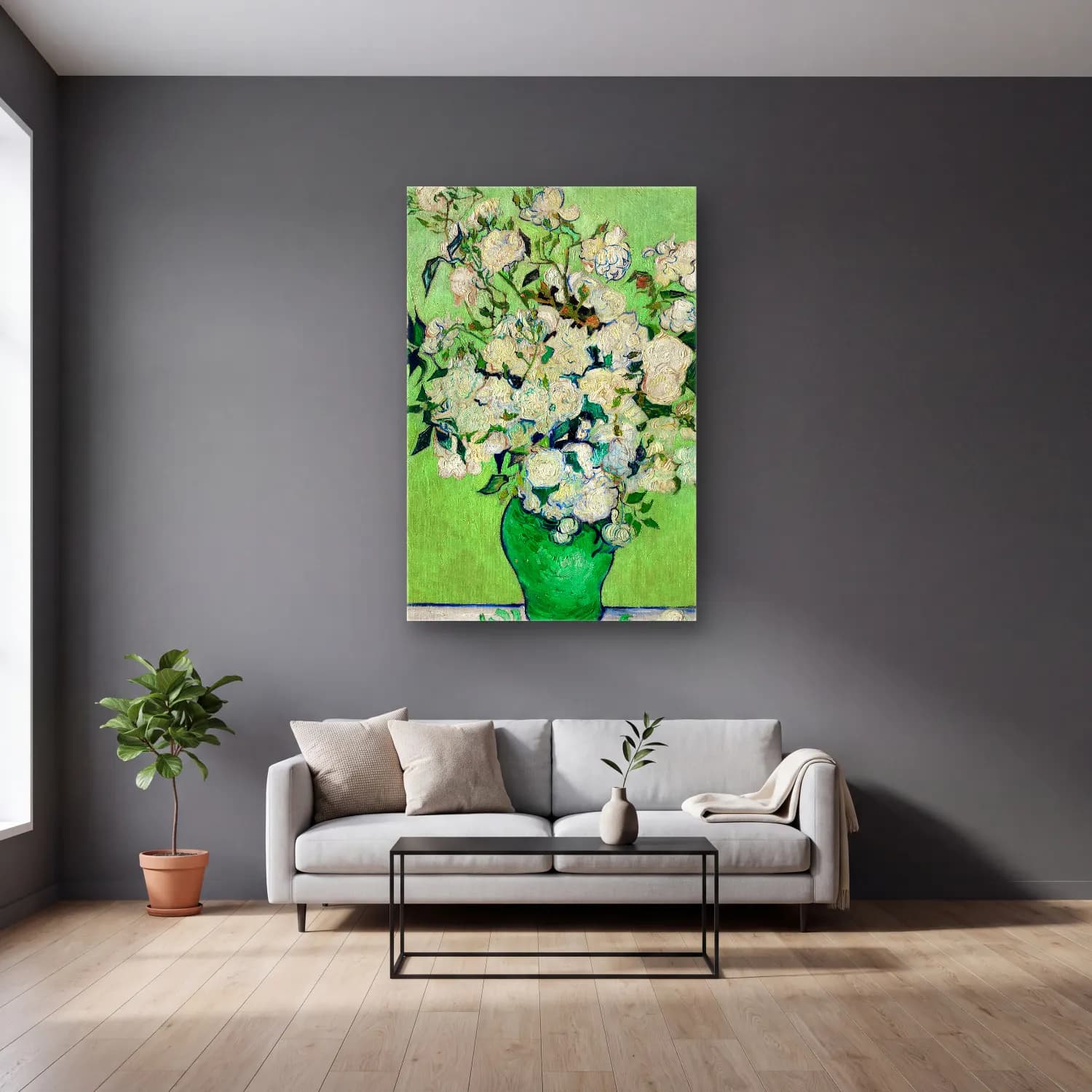 Vincent van Gogh – Roses cam tablo — gri duvarlı salonda