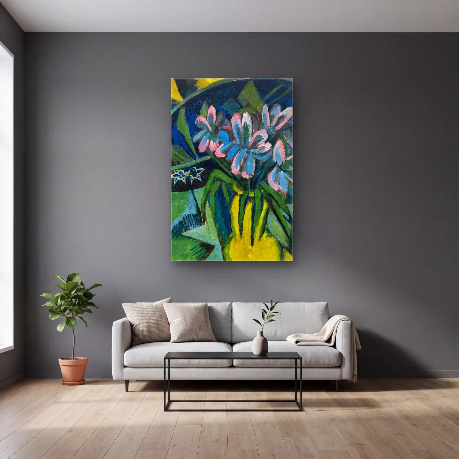 Ernst Ludwig Kirchner – Verblühte Tulpen – Mavi Tonlar cam tablo — gri duvarlı salonda