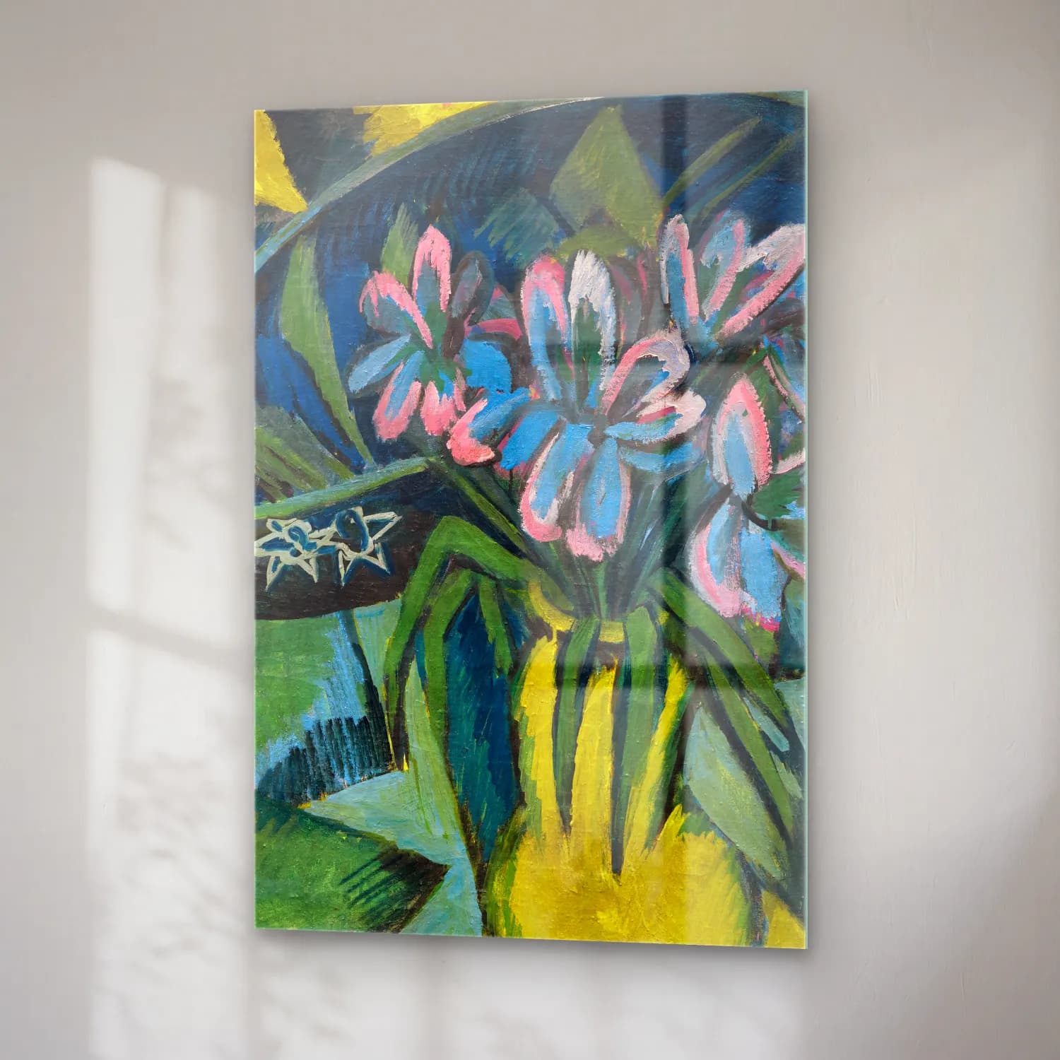 Ernst Ludwig Kirchner – Verblühte Tulpen – Mavi Tonlar cam tablo — sağ açıdan görünüm
