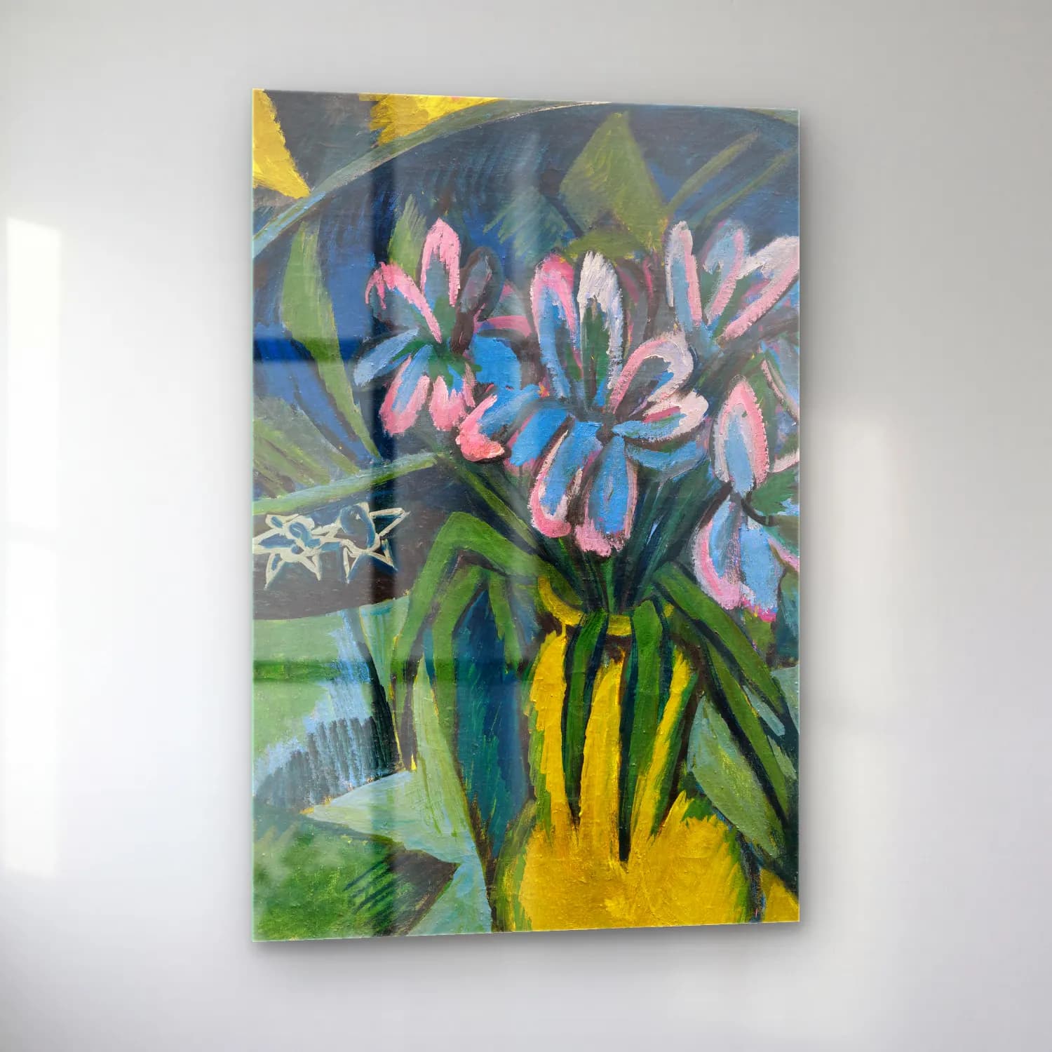 Ernst Ludwig Kirchner – Verblühte Tulpen – Mavi Tonlar cam tablo — sol açıdan görünüm